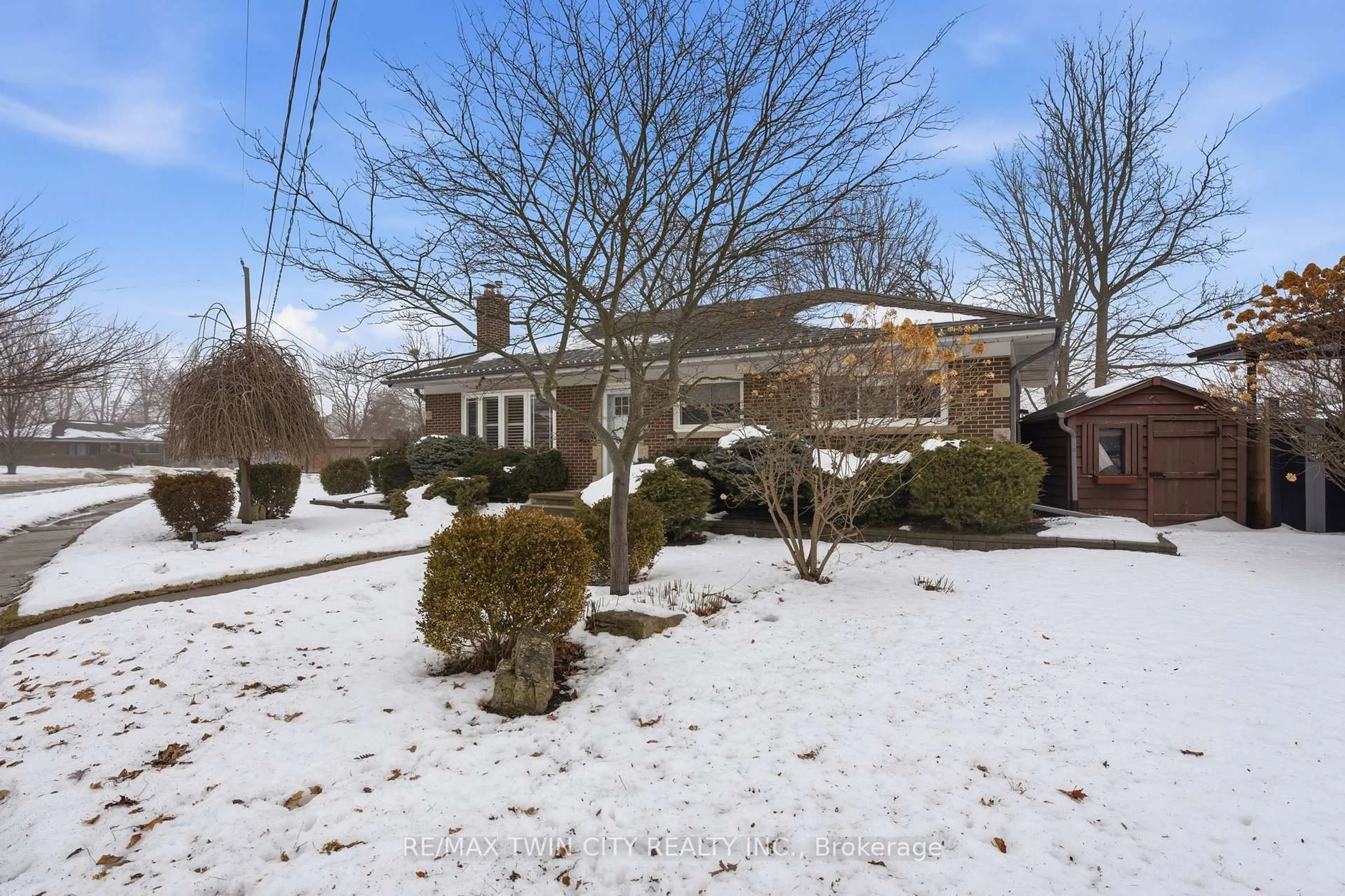 A pic from outside/outdoor area/front of a property/back of a property/a pic from drone, street for 37 Hillier Cres, Brantford Ontario N3R 1X3