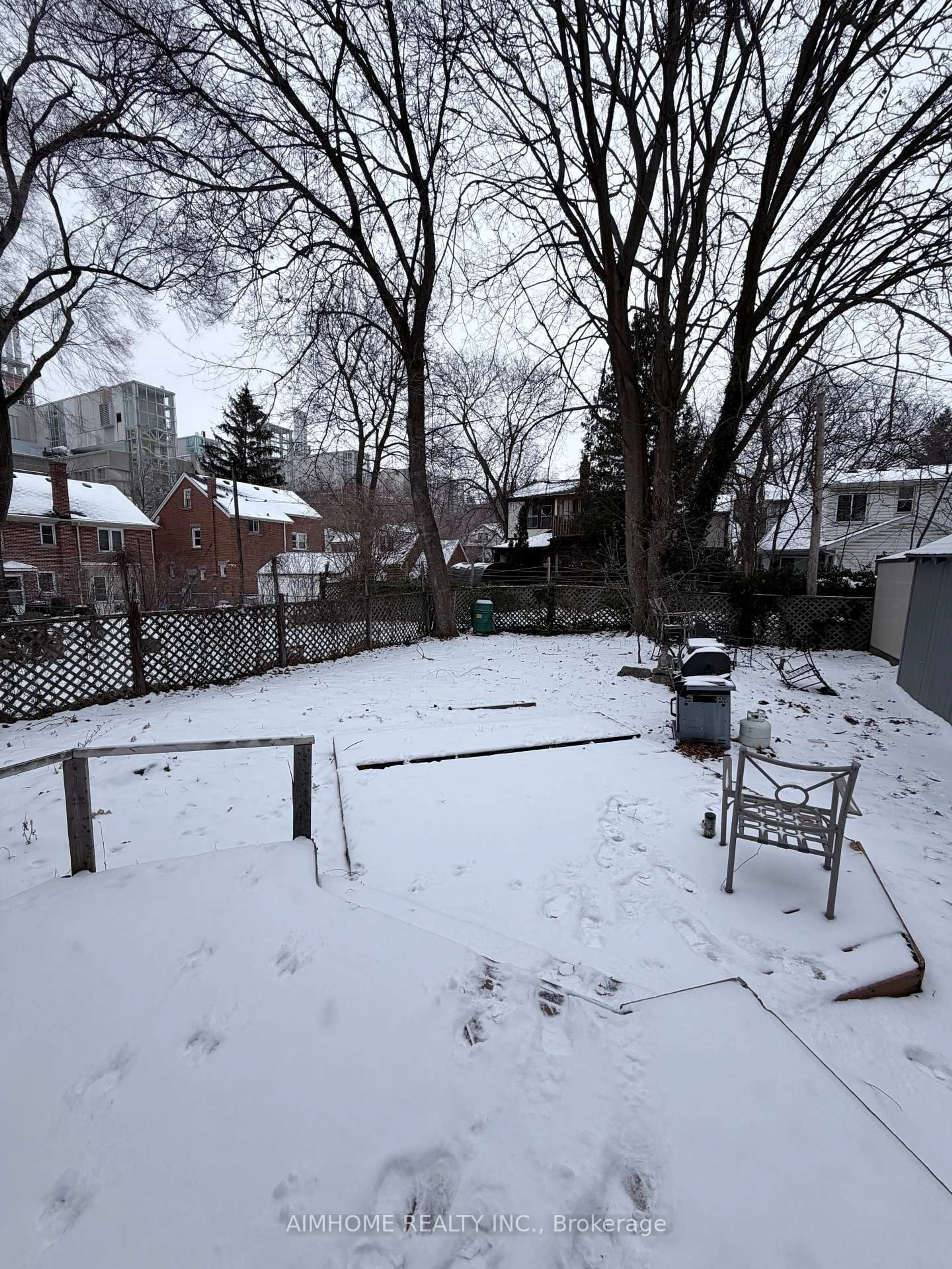 Unknown for 110 Traymore Ave, Hamilton Ontario L8S 1R7