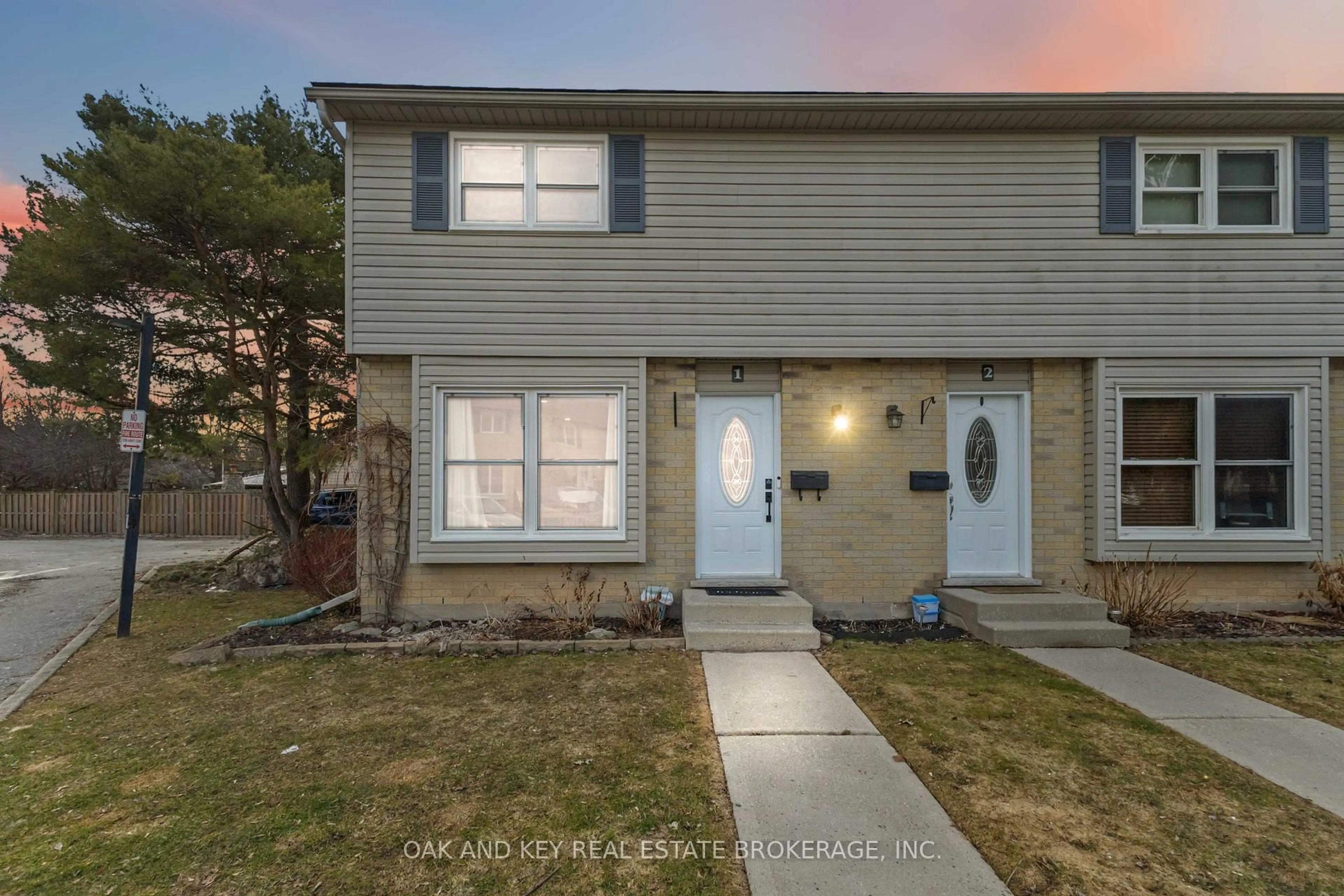 Home with vinyl exterior material, street for 101 Highview Ave #1, London South Ontario N6C 5G4