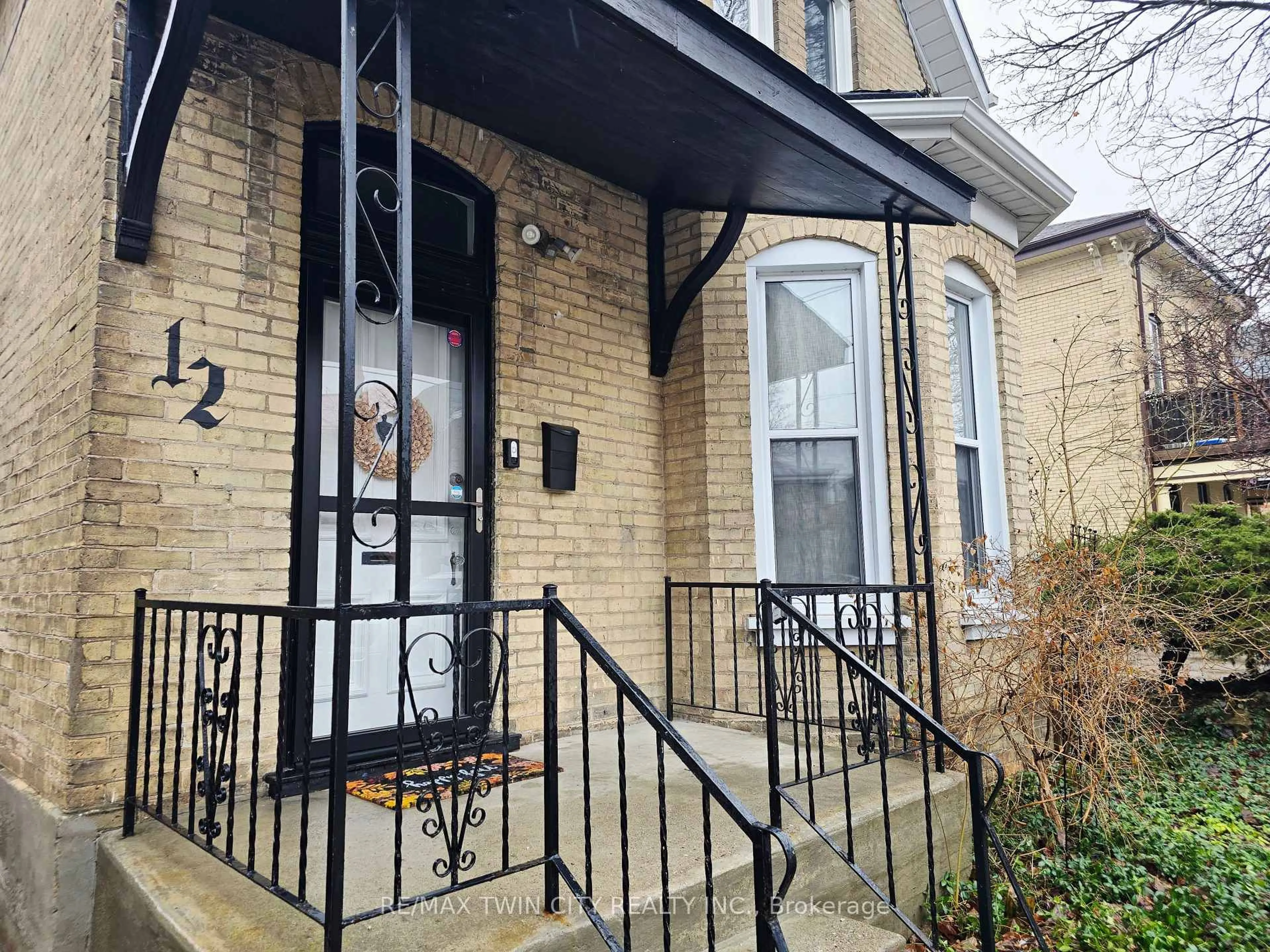 Unknown for 12 Pearl St, Brantford Ontario N3T 3N4