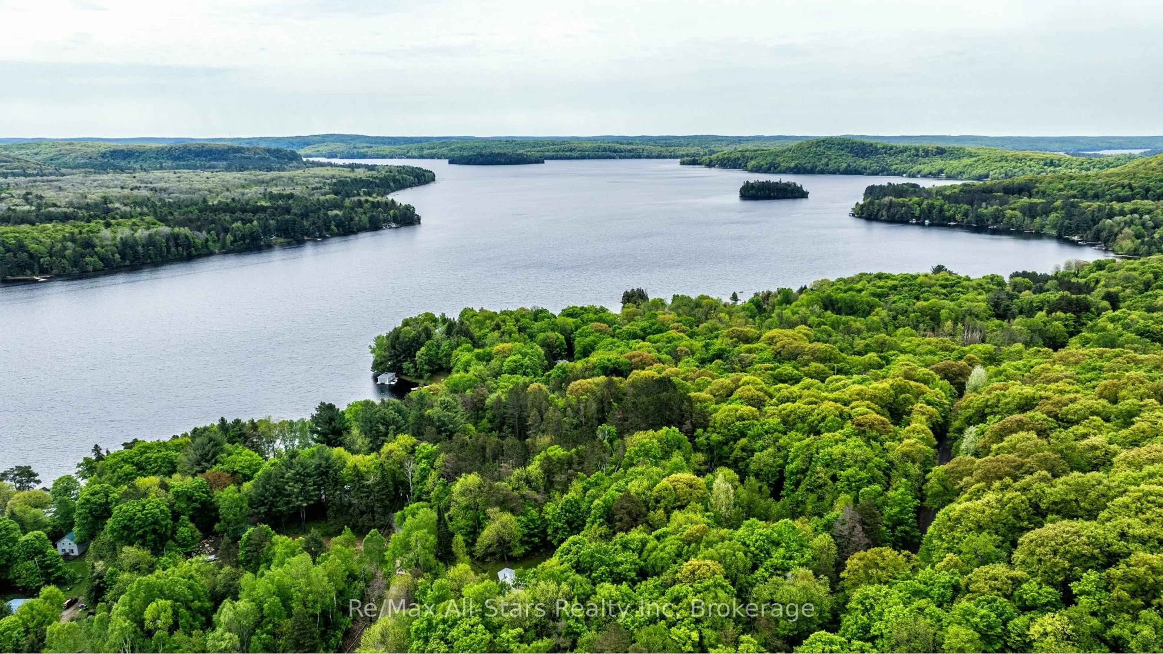 A pic from outside/outdoor area/front of a property/back of a property/a pic from drone, water/lake/river/ocean view for 1028 Ronville Rd, Lake of Bays Ontario P0A 1H0