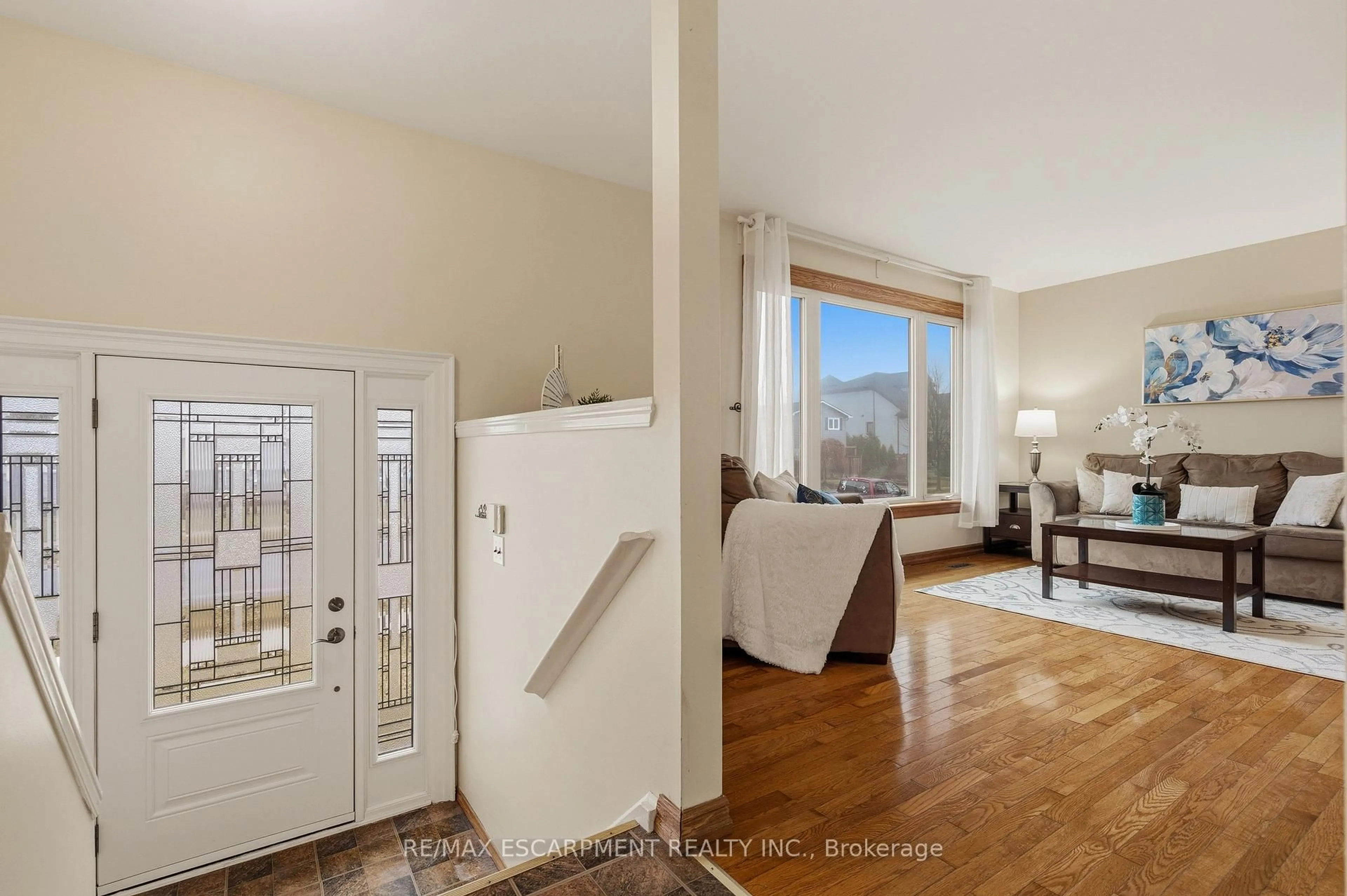 Indoor entryway for 4 John Murray St, Hamilton Ontario L8J 1C4