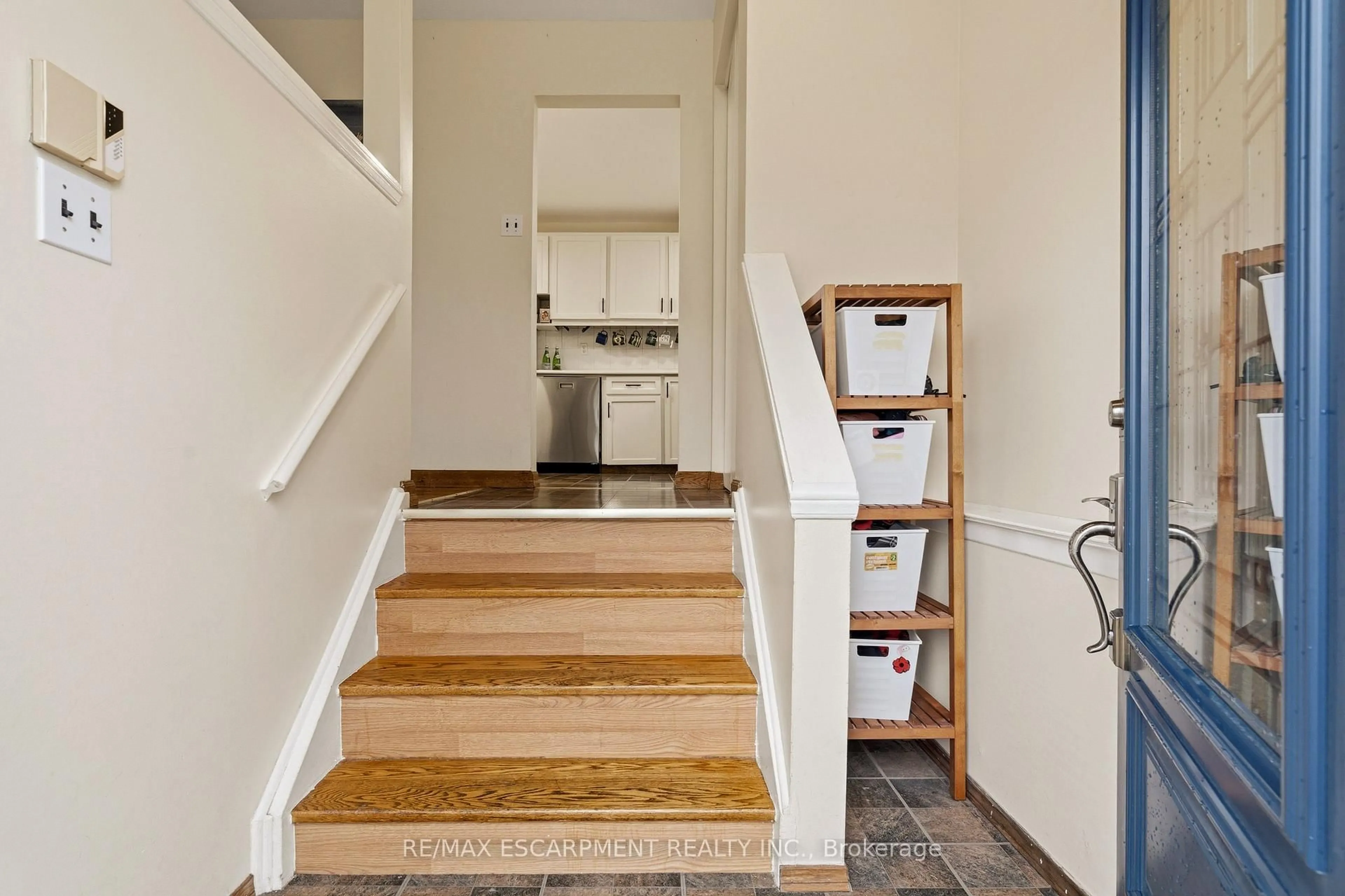 Unknown for 4 John Murray St, Hamilton Ontario L8J 1C4