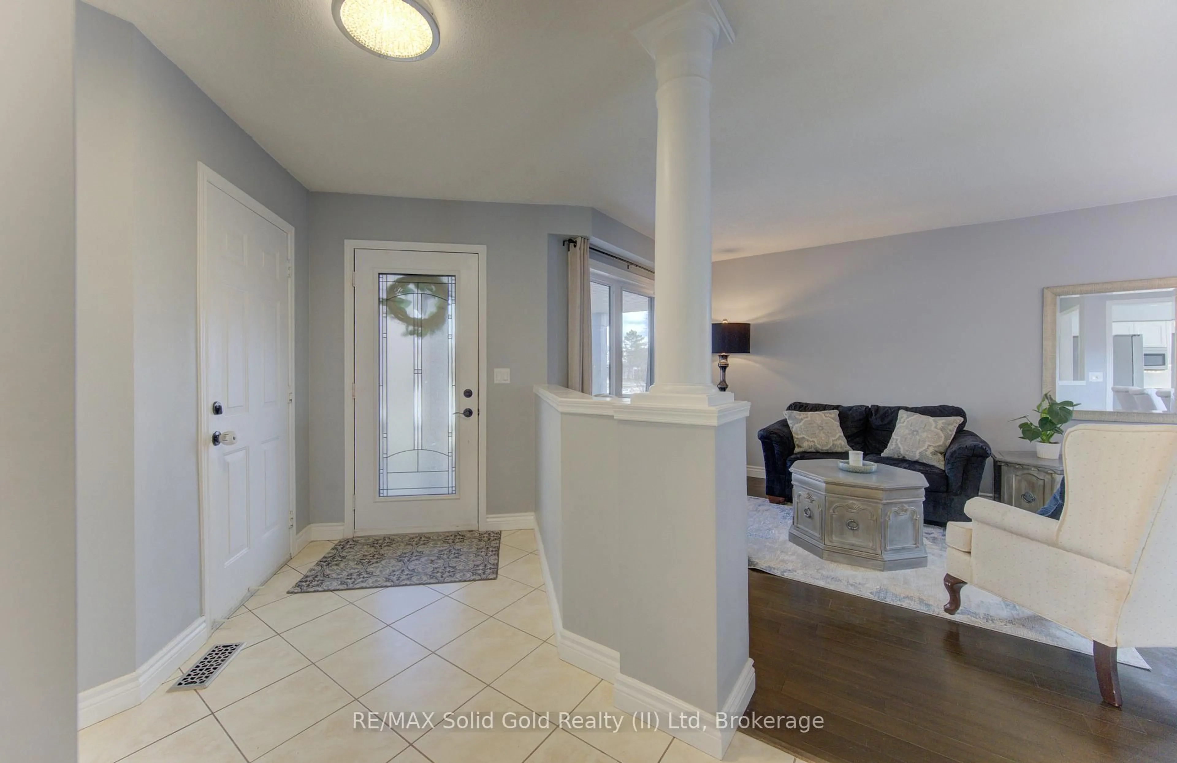 Indoor entryway for 31 Adler Dr, Cambridge Ontario N3C 4J9