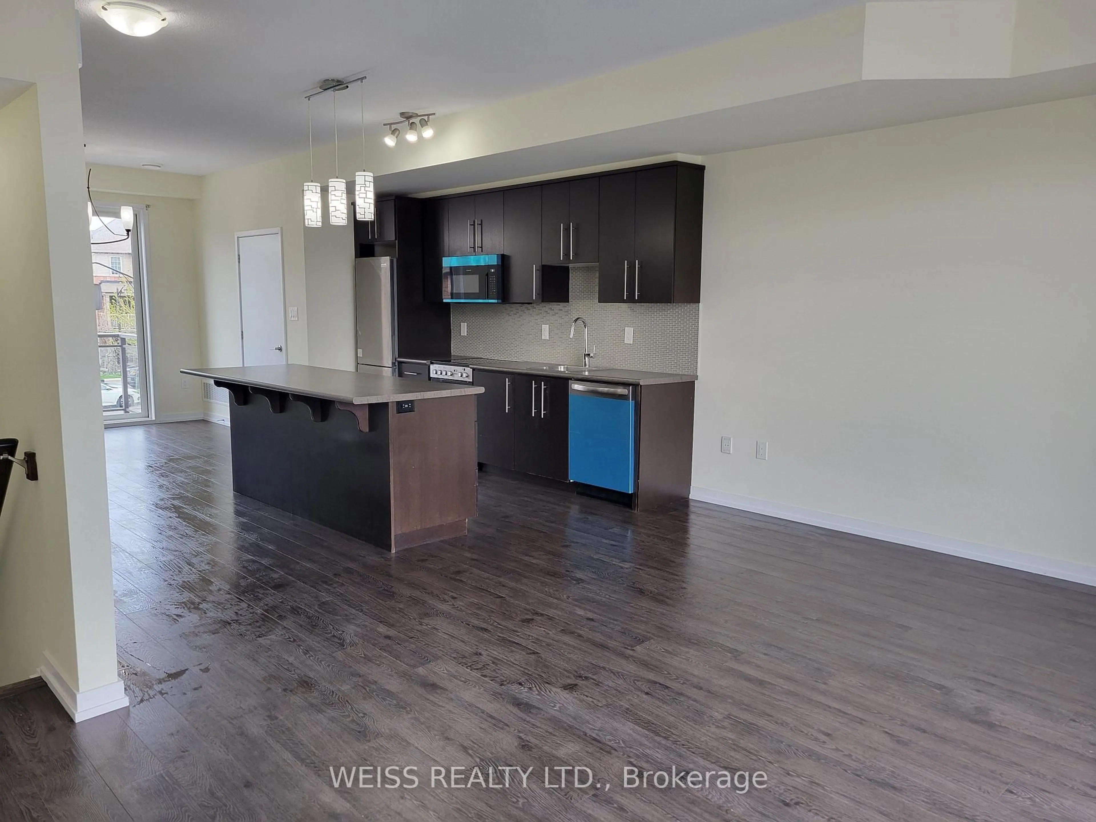 Open concept kitchen, unknown for 510 North Service Rd #18, Grimsby Ontario L3M 0C9