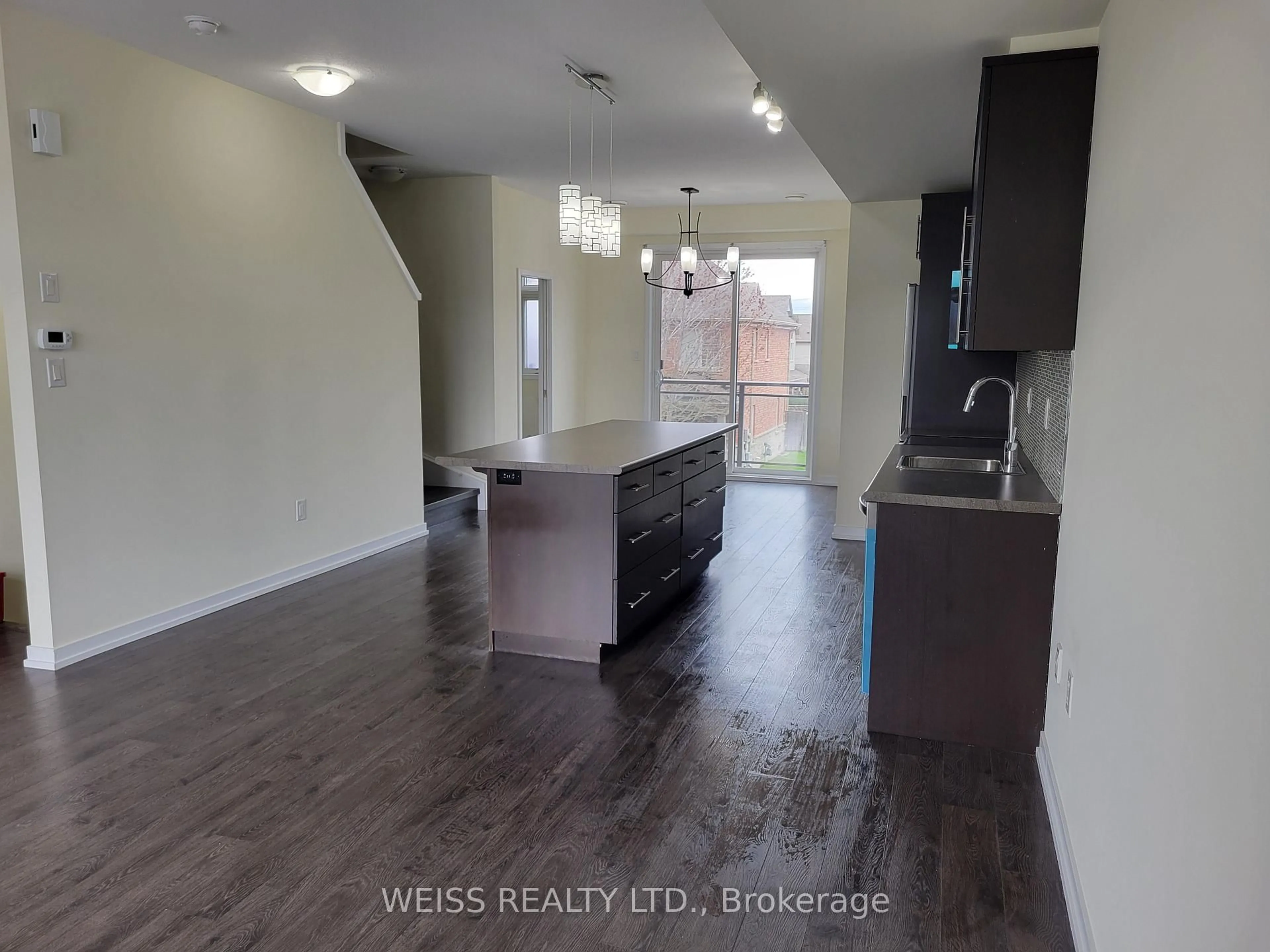 Open concept kitchen, unknown for 510 North Service Rd #18, Grimsby Ontario L3M 0C9