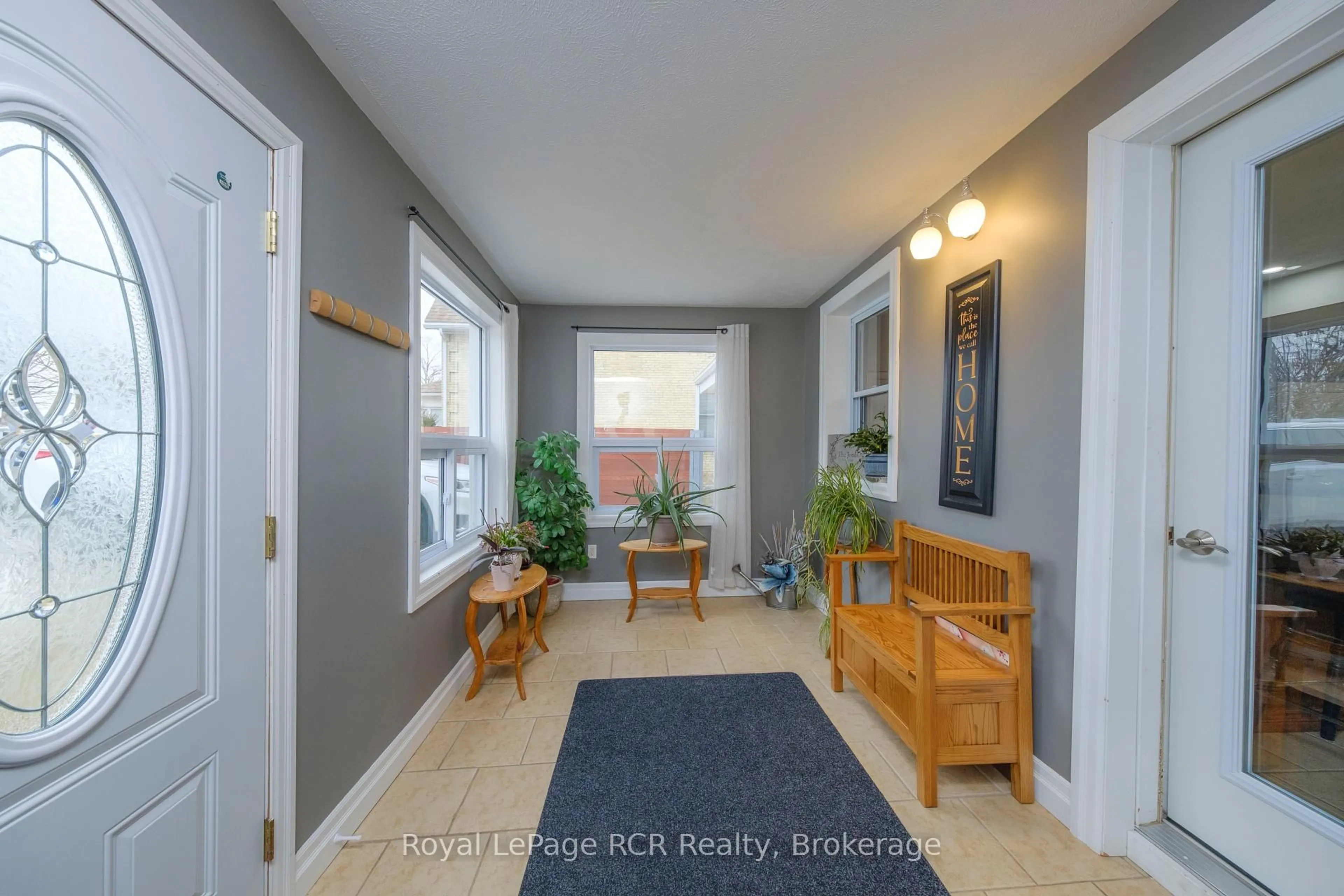 Indoor entryway for 335 Ross St, Huron-Kinloss Ontario N0G 2H0