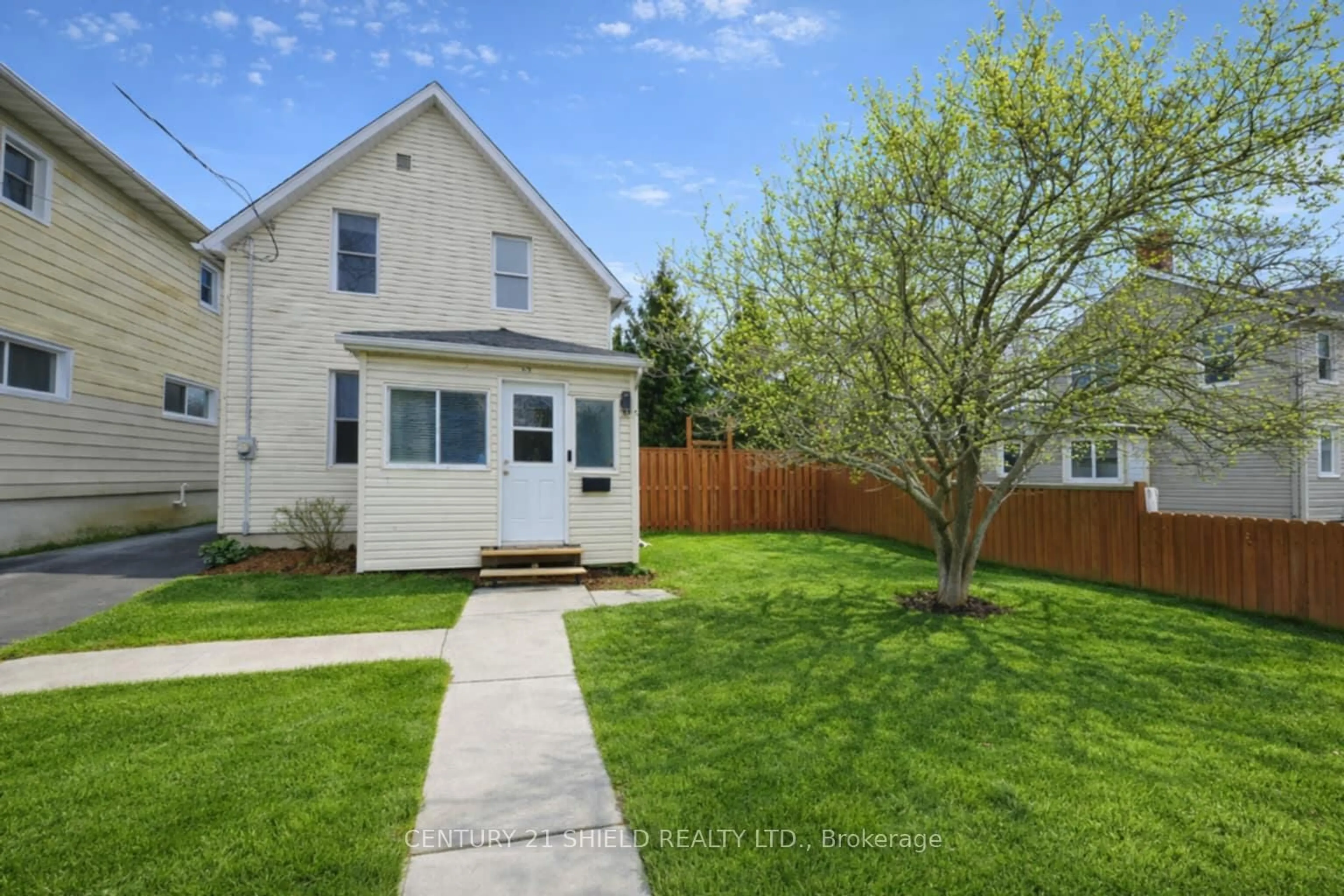 Unknown for 319 Third St, Cornwall Ontario K6J 2P4