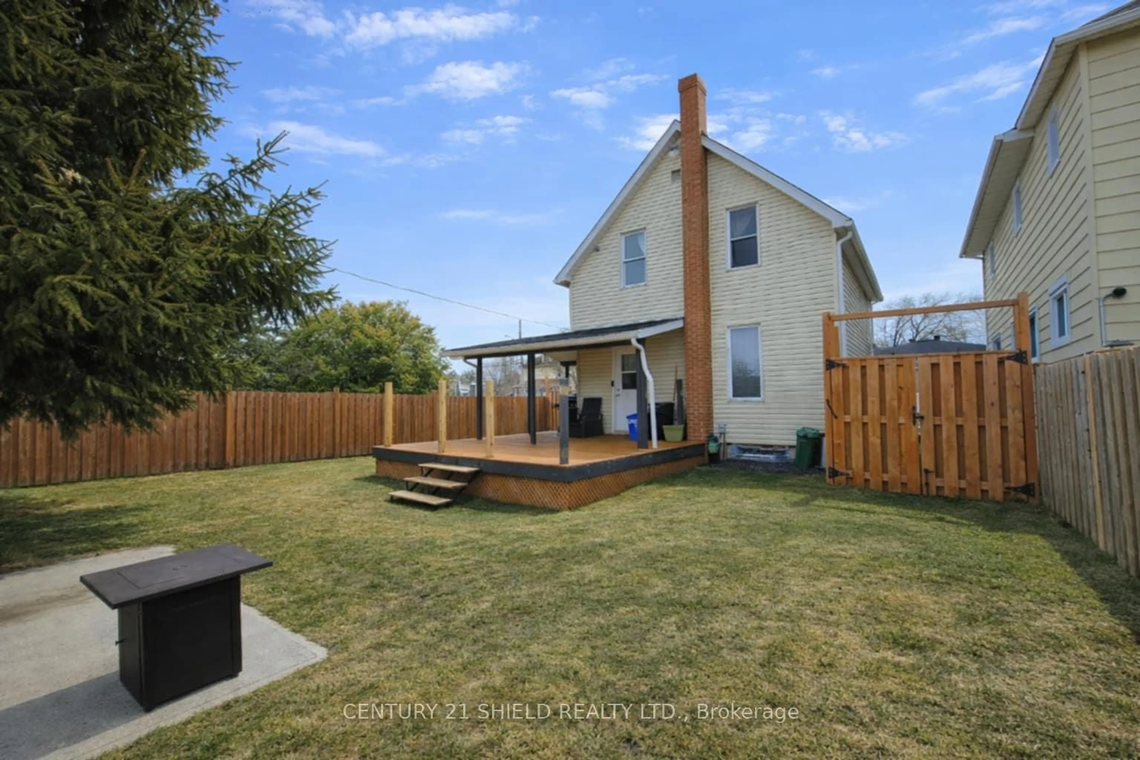 Unknown for 319 Third St, Cornwall Ontario K6J 2P4