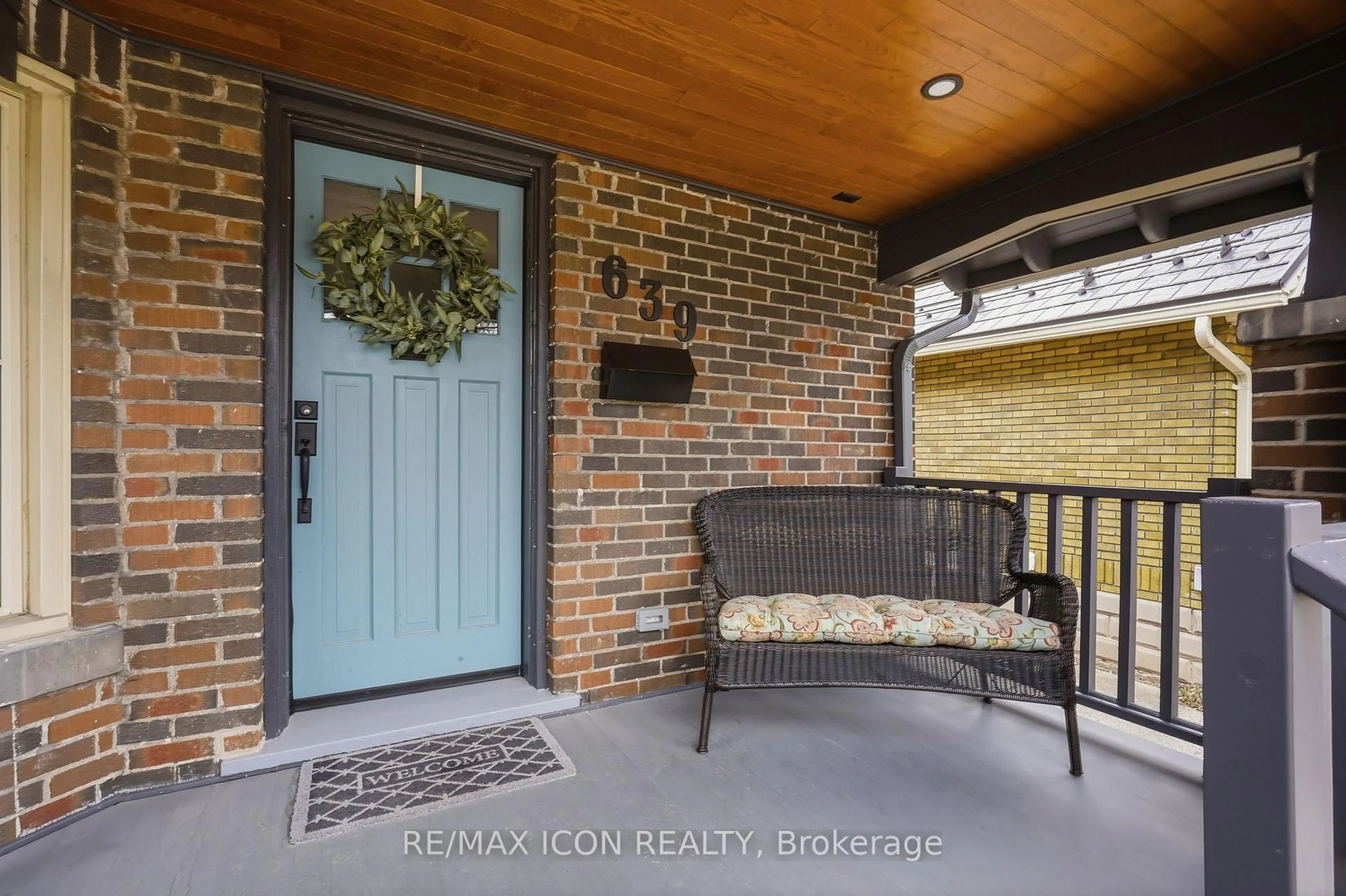 Indoor entryway for 639 Emery St, London South Ontario N6C 2G3