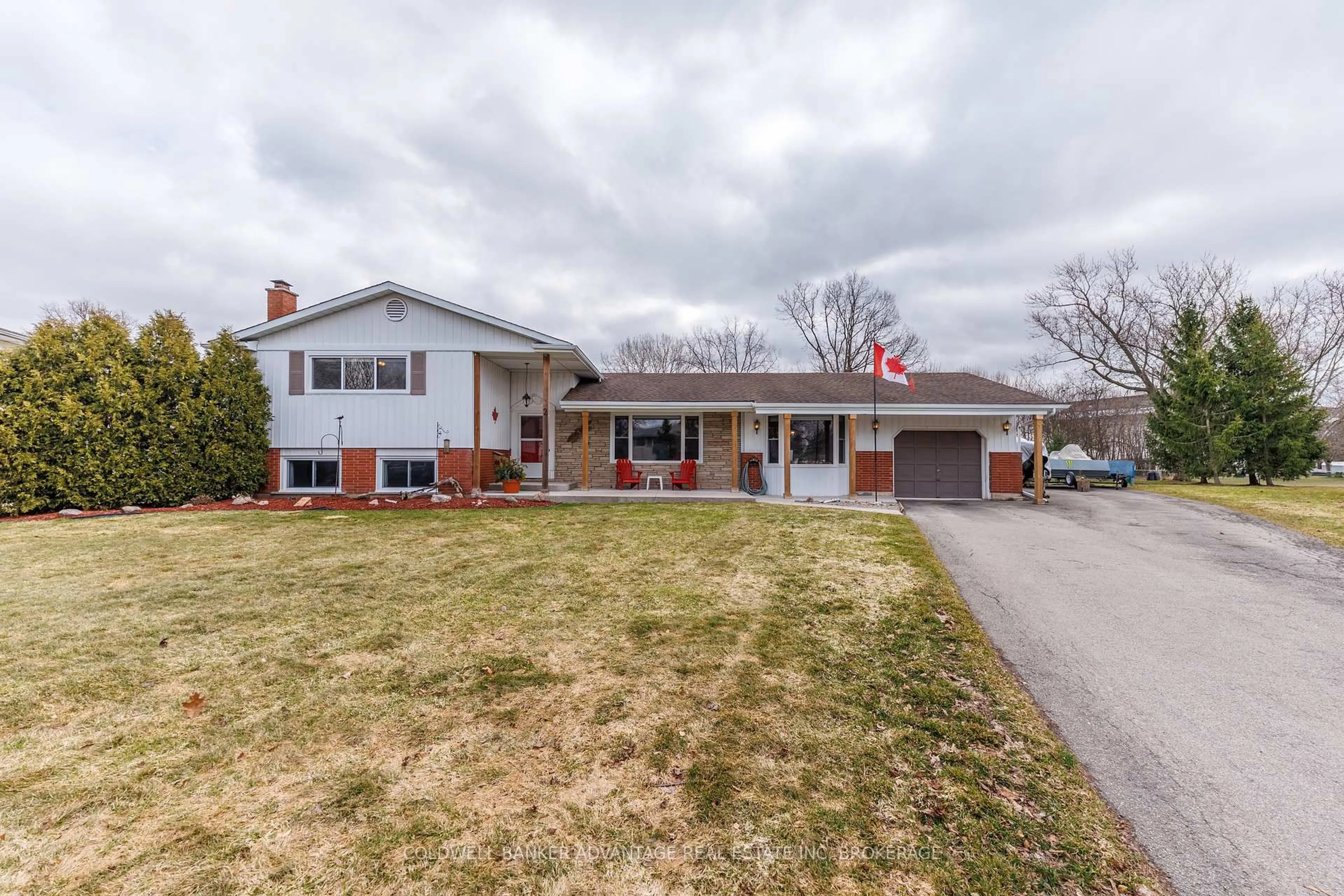 Home with brick exterior material, street for 2 Donna Marie Dr, Welland Ontario L3C 2X5