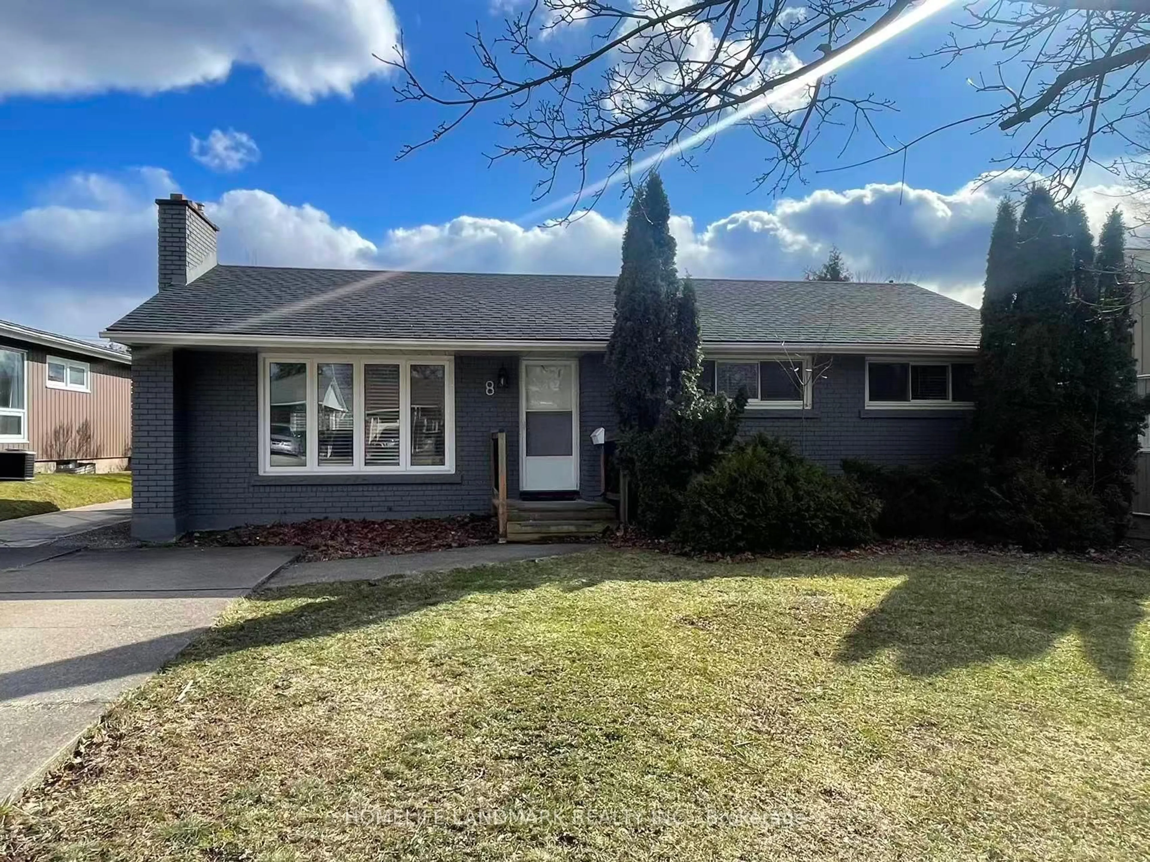 Home with vinyl exterior material, street for 8 Richard St, St. Catharines Ontario L2T 2E2