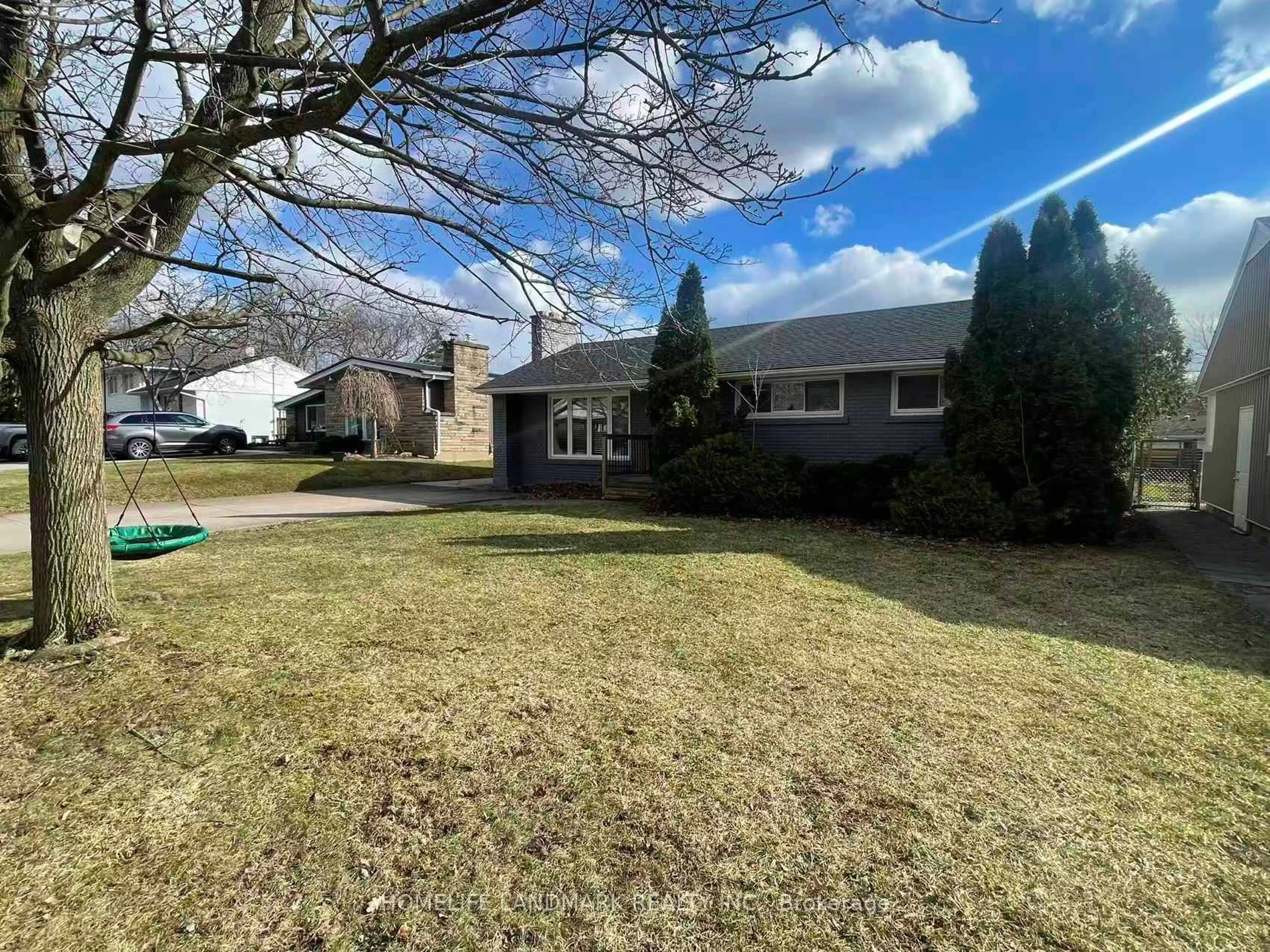 A pic from outside/outdoor area/front of a property/back of a property/a pic from drone, unknown for 8 Richard St, St. Catharines Ontario L2T 2E2