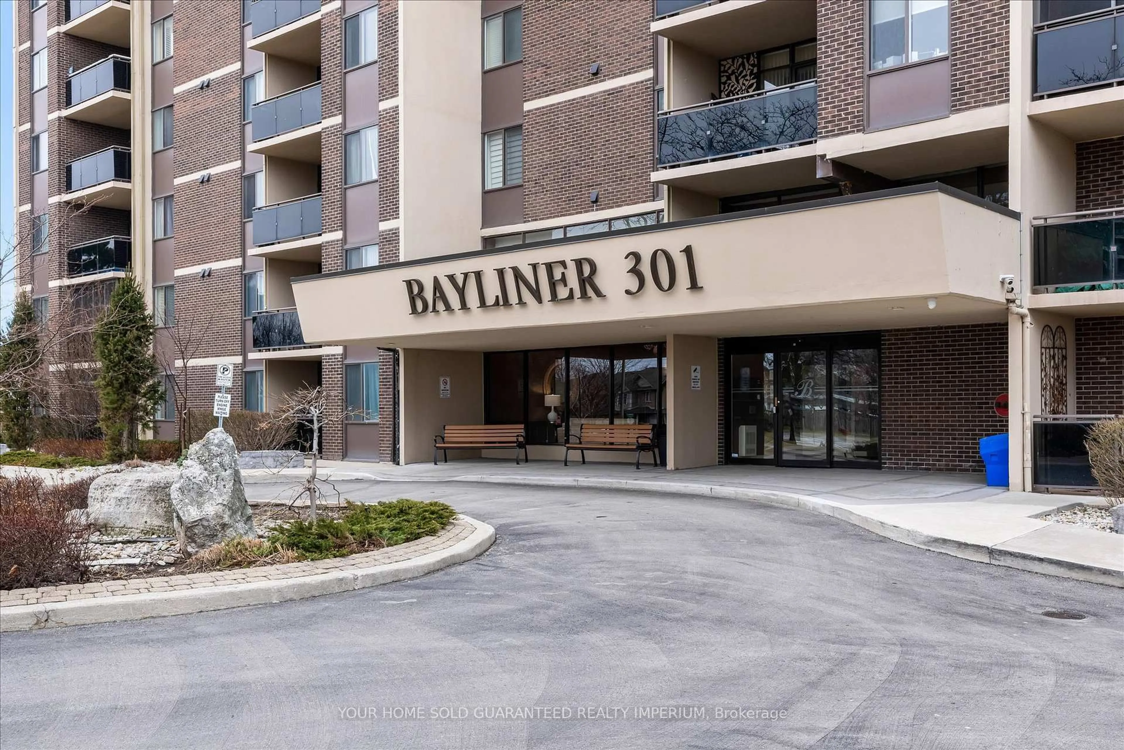 Indoor foyer for 301 Frances Ave #705, Hamilton Ontario L8E 3M6