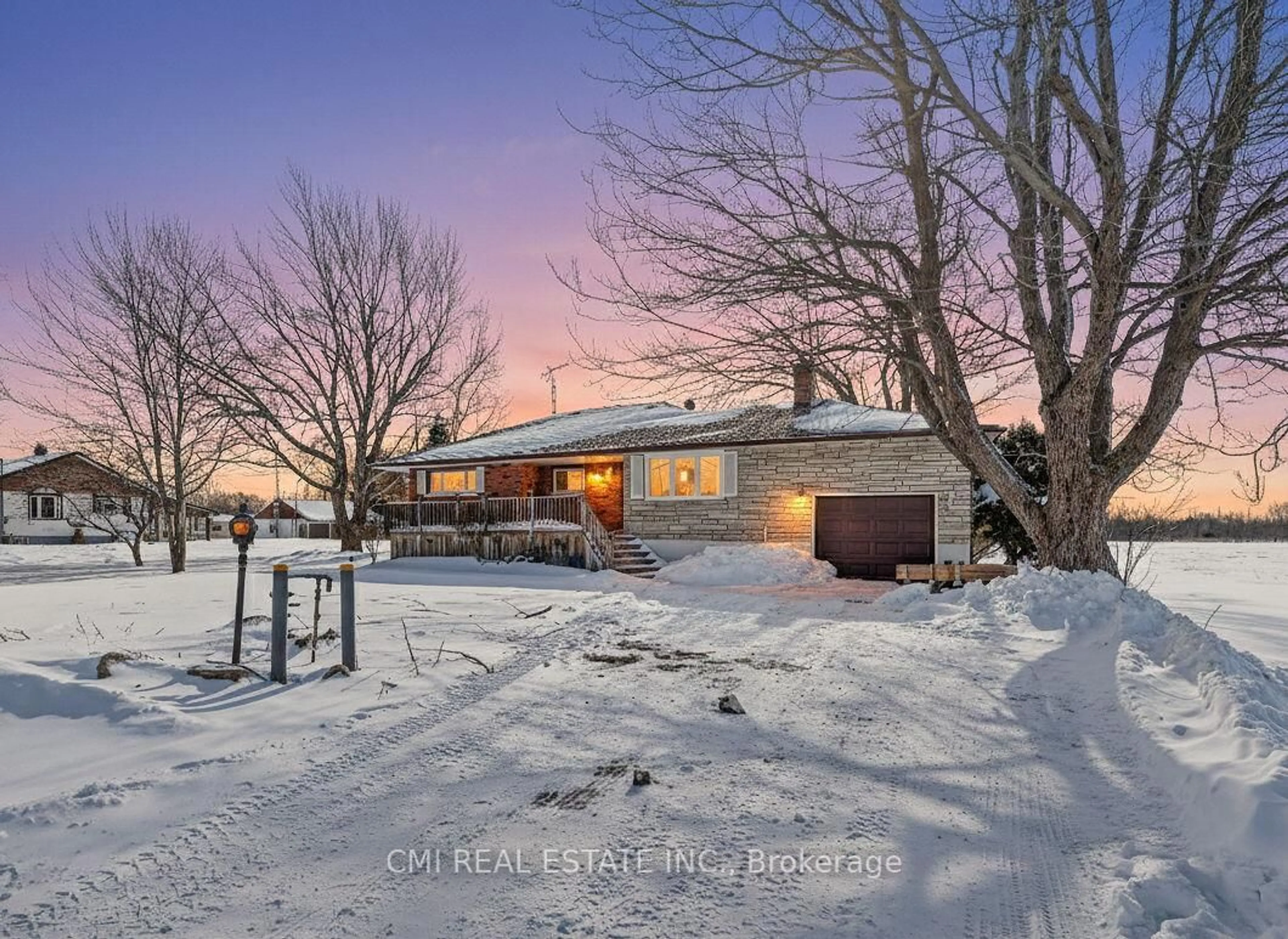 A pic from outside/outdoor area/front of a property/back of a property/a pic from drone, street for 877 Killaly St, Port Colborne Ontario L3K 5V3