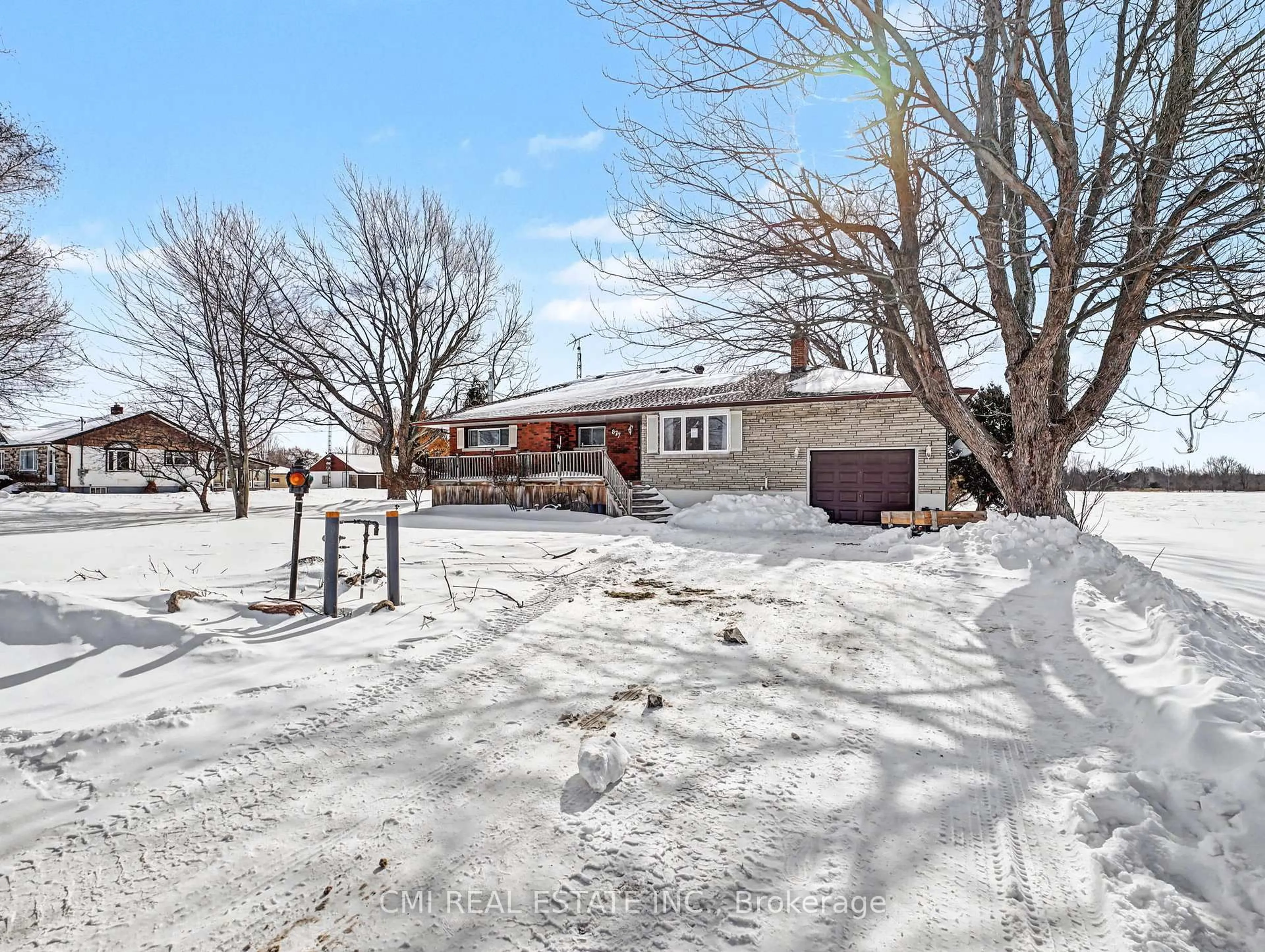 A pic from outside/outdoor area/front of a property/back of a property/a pic from drone, street for 877 Killaly St, Port Colborne Ontario L3K 5V3
