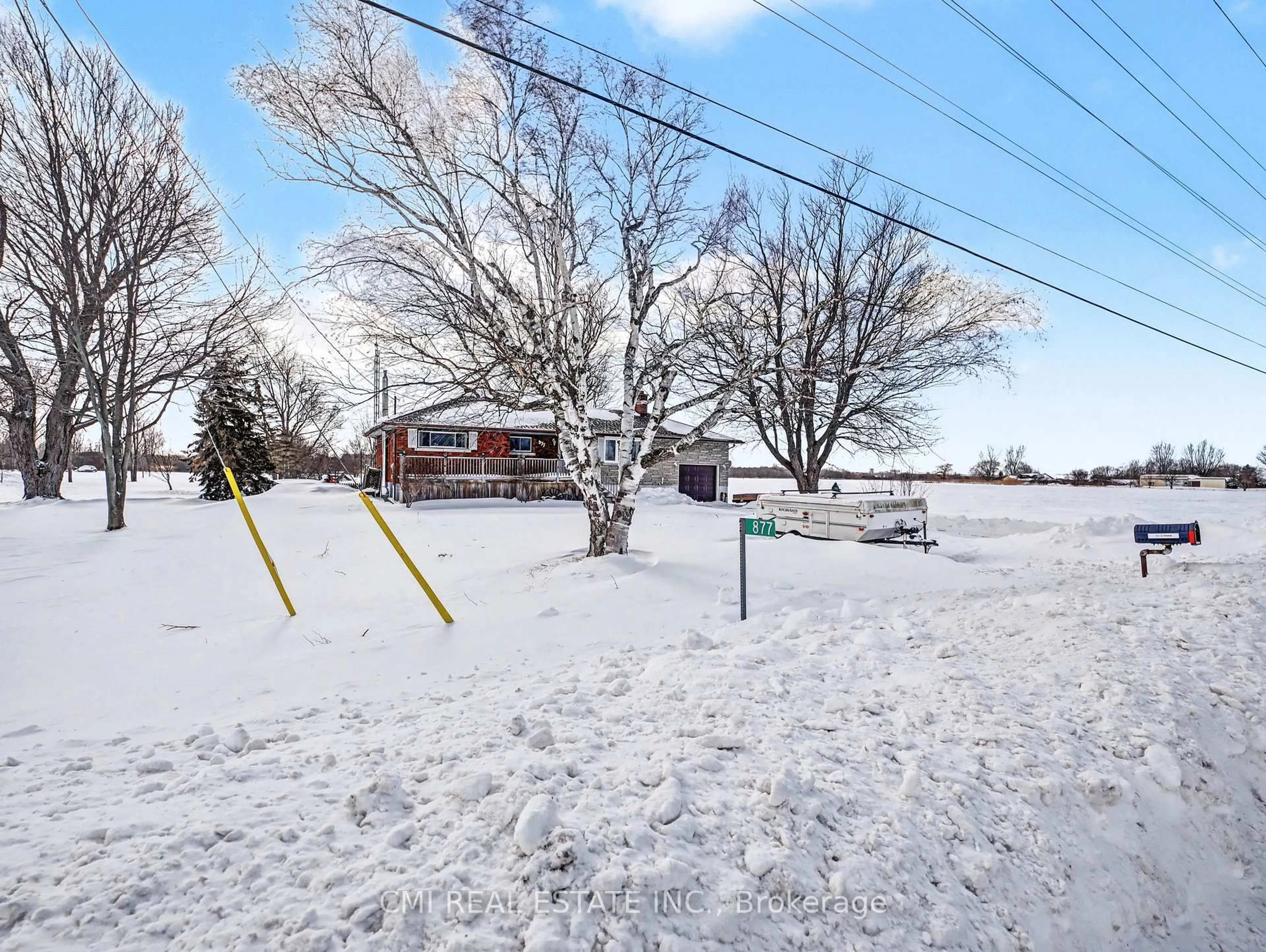 A pic from outside/outdoor area/front of a property/back of a property/a pic from drone, street for 877 Killaly St, Port Colborne Ontario L3K 5V3