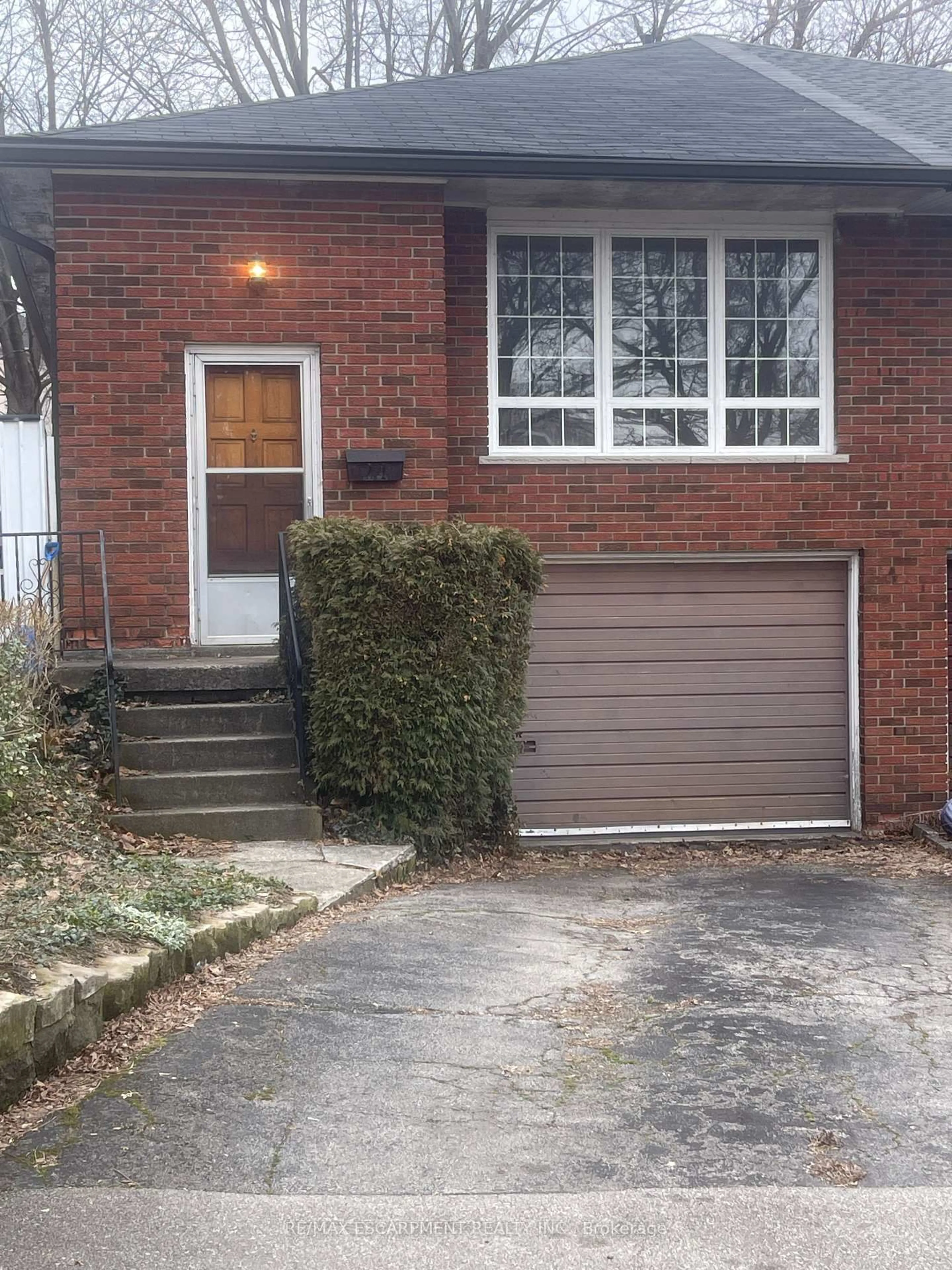 Home with brick exterior material, street for 24 Yeoville Crt, Hamilton Ontario L9C 5W5