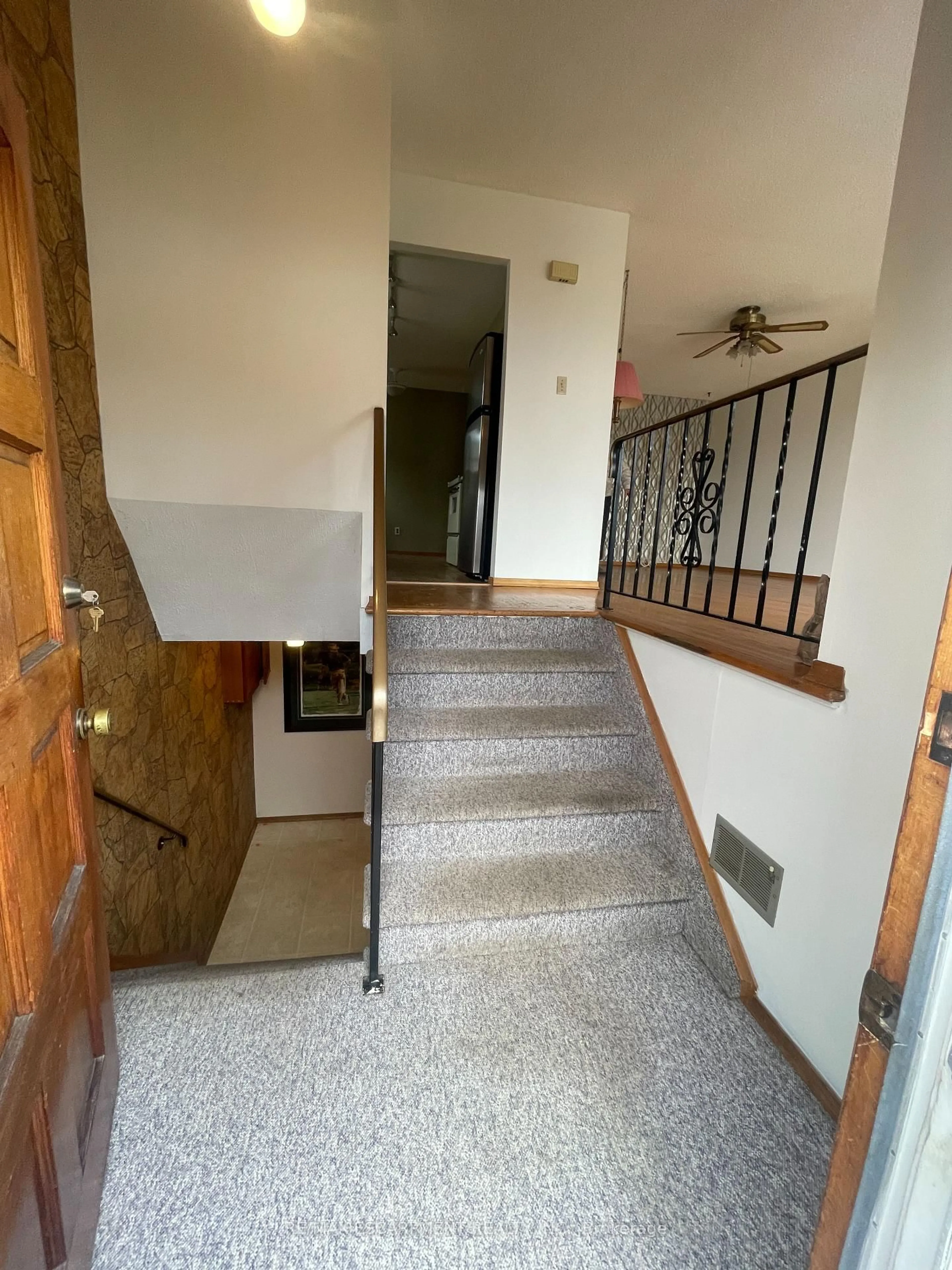 Unknown for 24 Yeoville Crt, Hamilton Ontario L9C 5W5