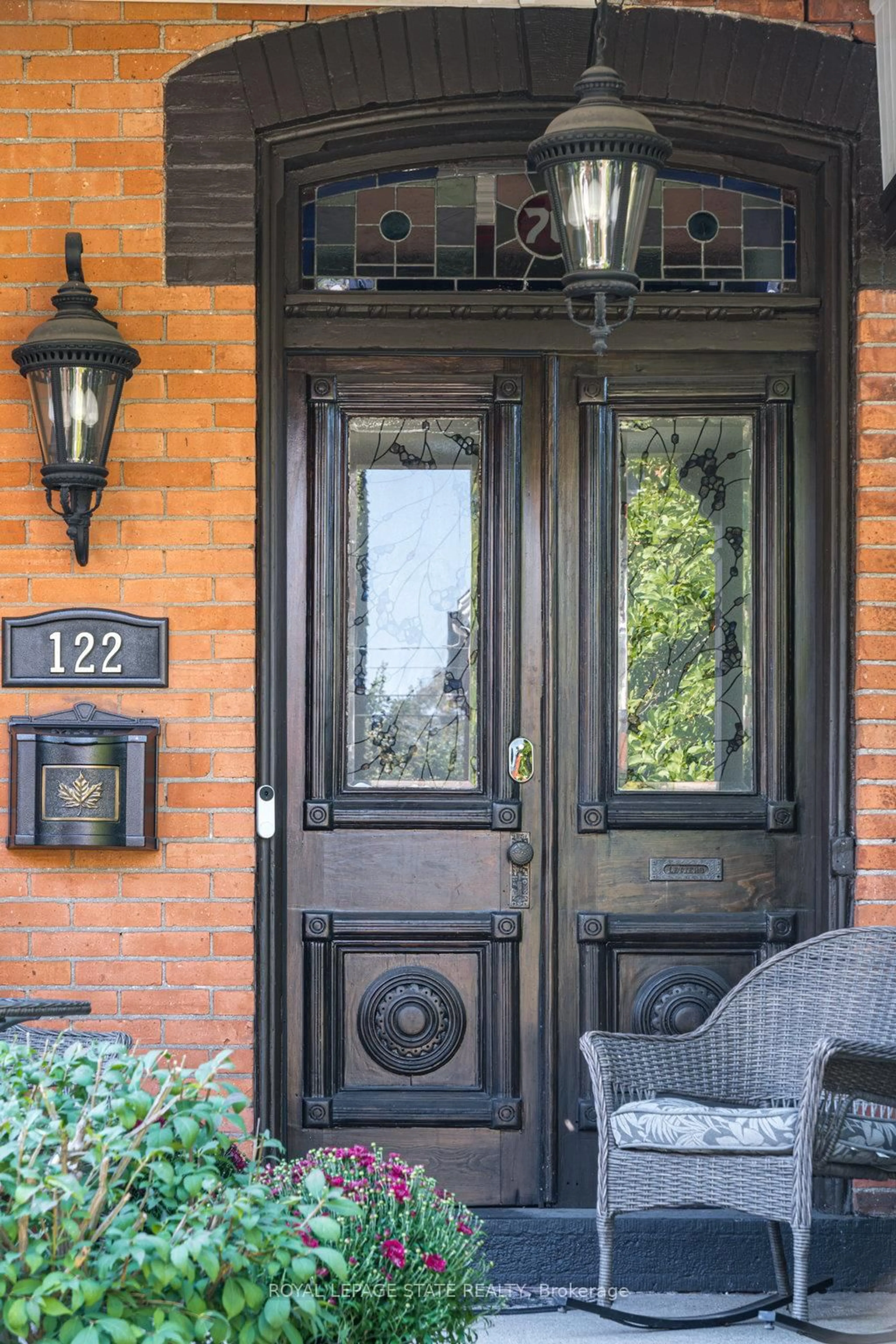 Indoor entryway for 122 East Ave, Hamilton Ontario L8N 2T7