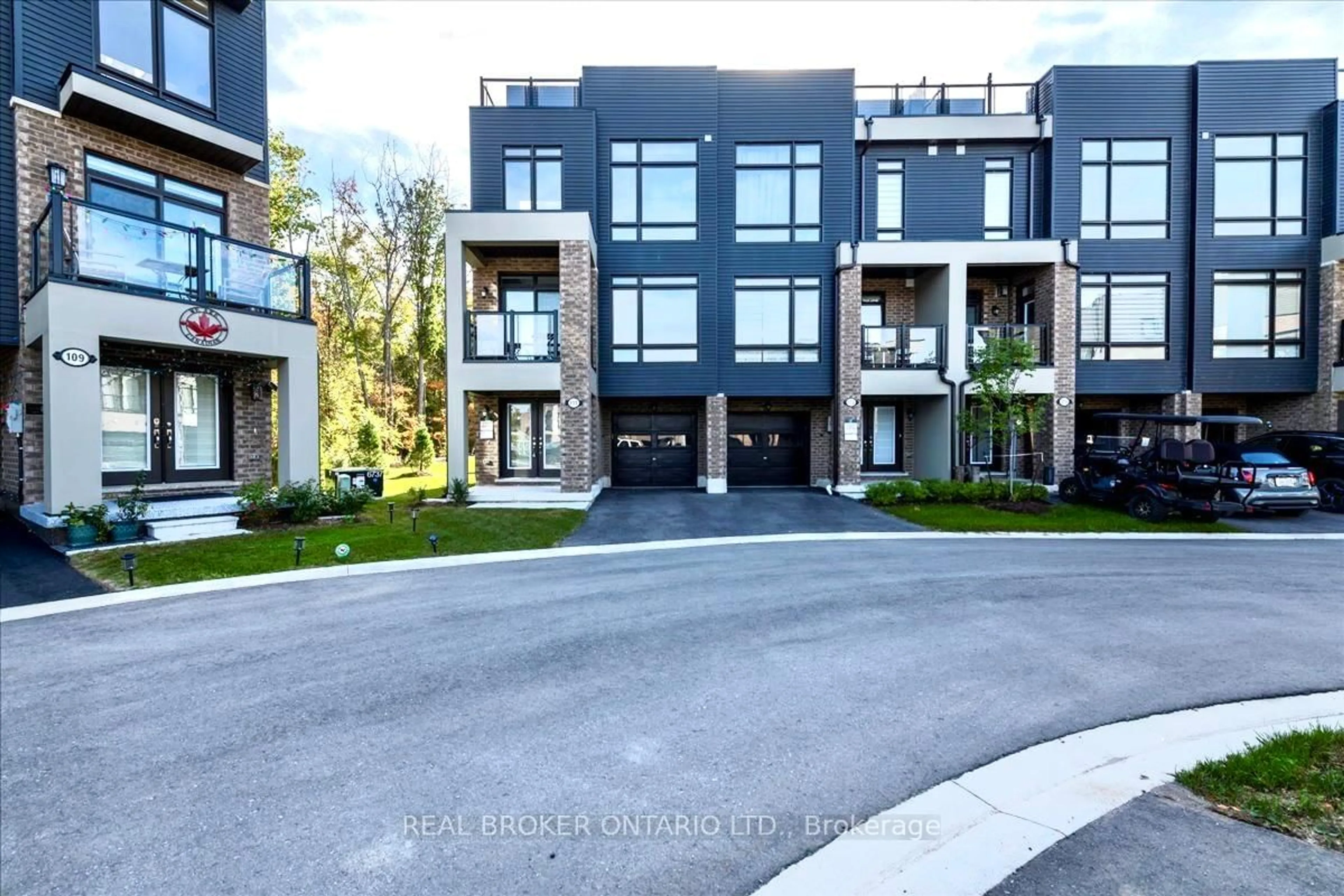 A pic from outside/outdoor area/front of a property/back of a property/a pic from drone, street for 111 Marina Village Dr, Georgian Bay Ontario L0K 1S0