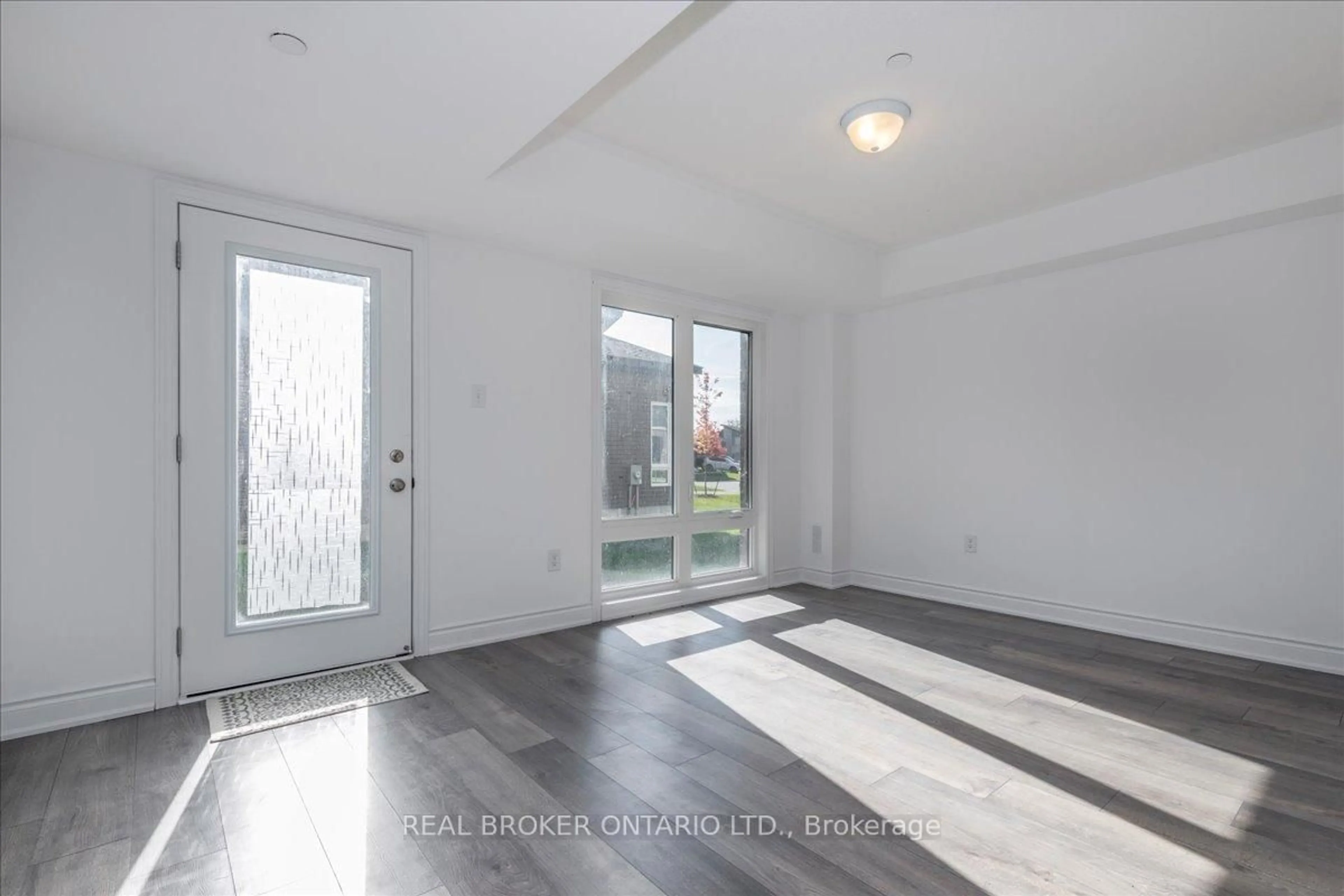 Indoor entryway for 111 Marina Village Dr, Georgian Bay Ontario L0K 1S0
