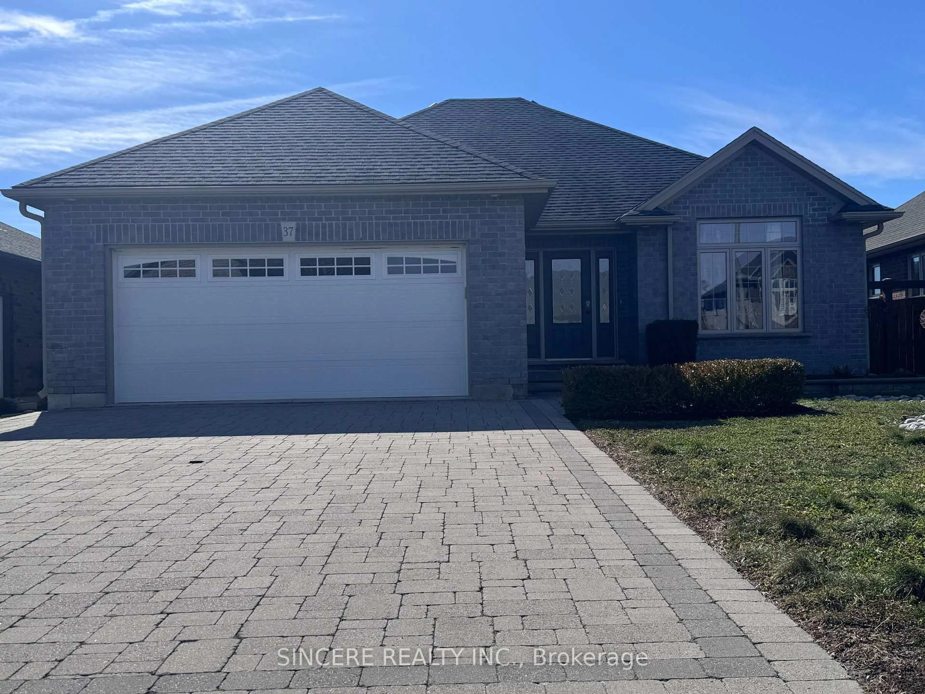 Home with vinyl exterior material, water/lake/river/ocean view for 37 Galinee Tr, Norfolk Ontario N0A 1N9