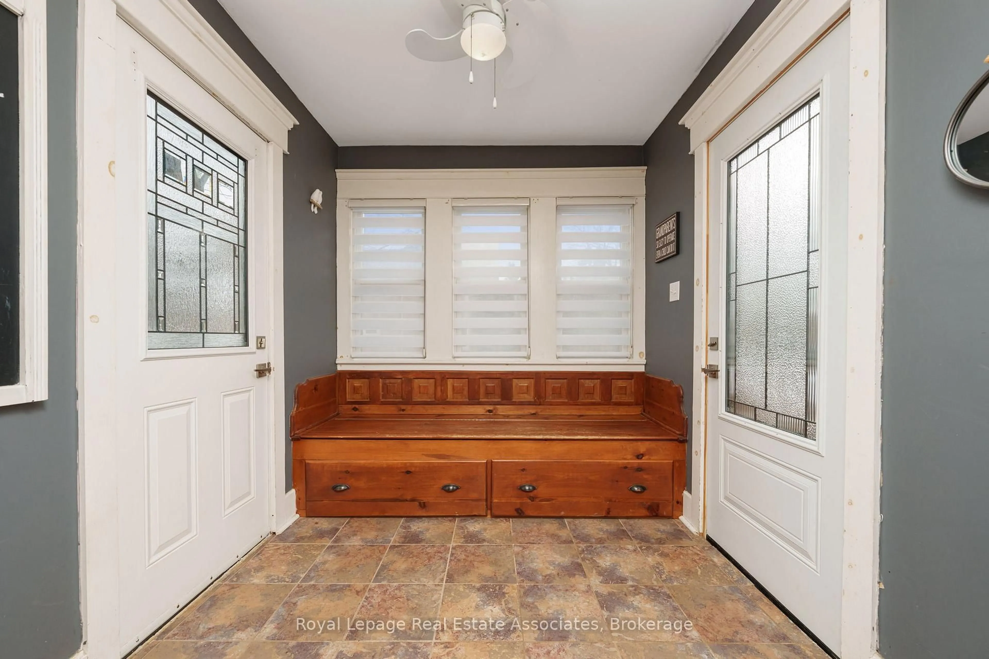 Indoor entryway for 60 Trafalgar Rd, Erin Ontario N0B 1Z0