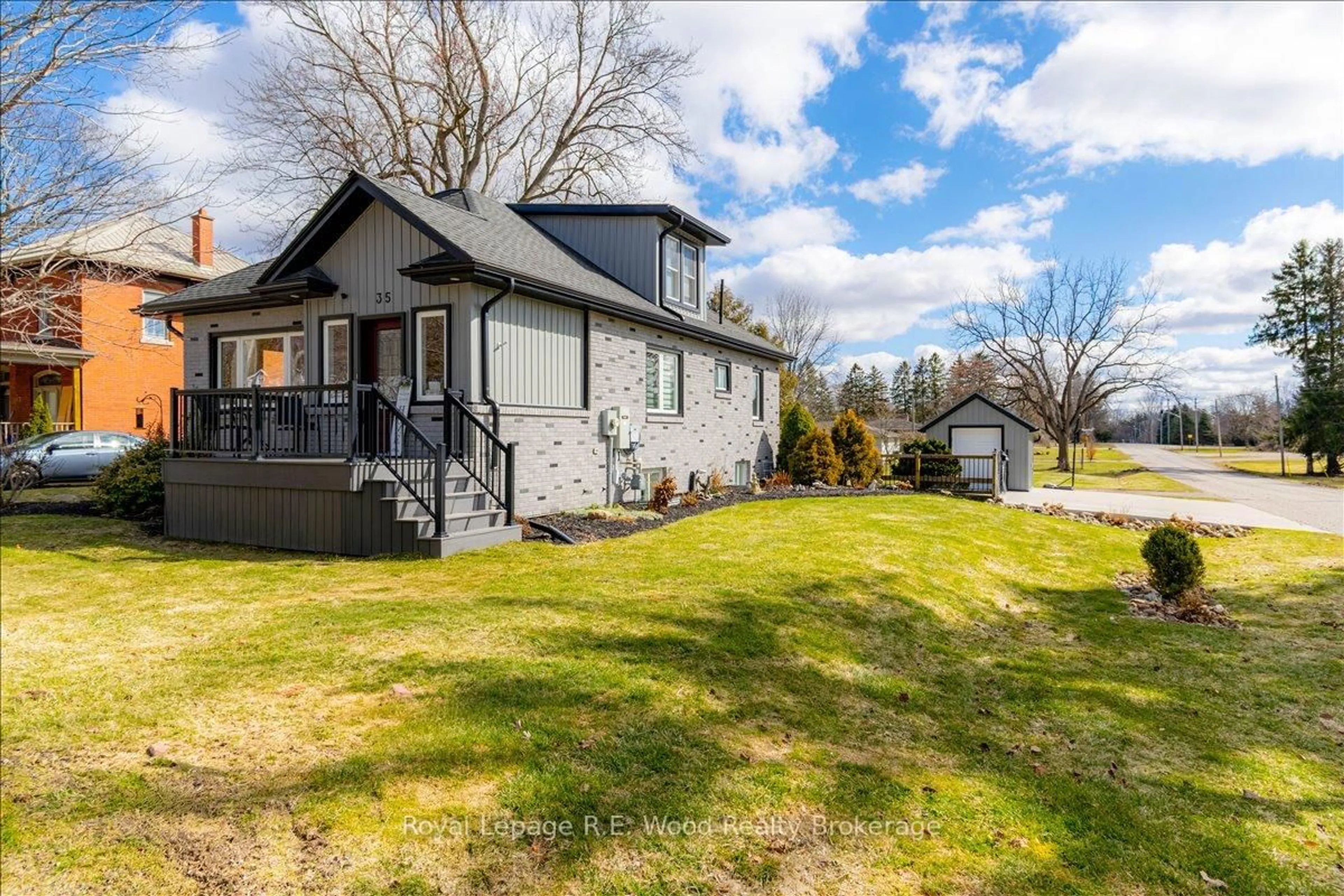 A pic from outside/outdoor area/front of a property/back of a property/a pic from drone, unknown for 35 Church St, Norwich Ontario N0J 1C0