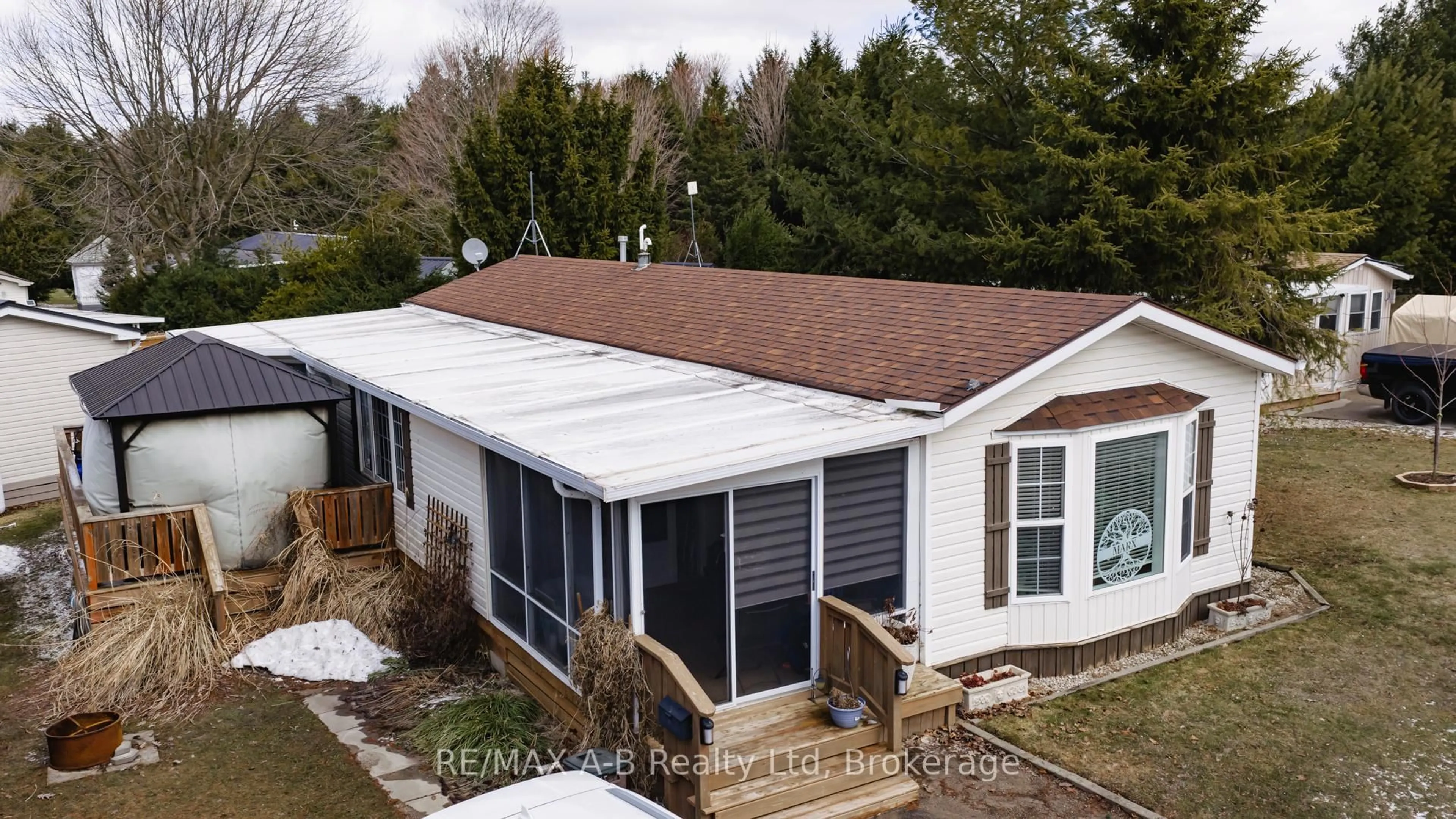 Home with vinyl exterior material, unknown for 316489 31St Line #936, Zorra Ontario N0J 1J0
