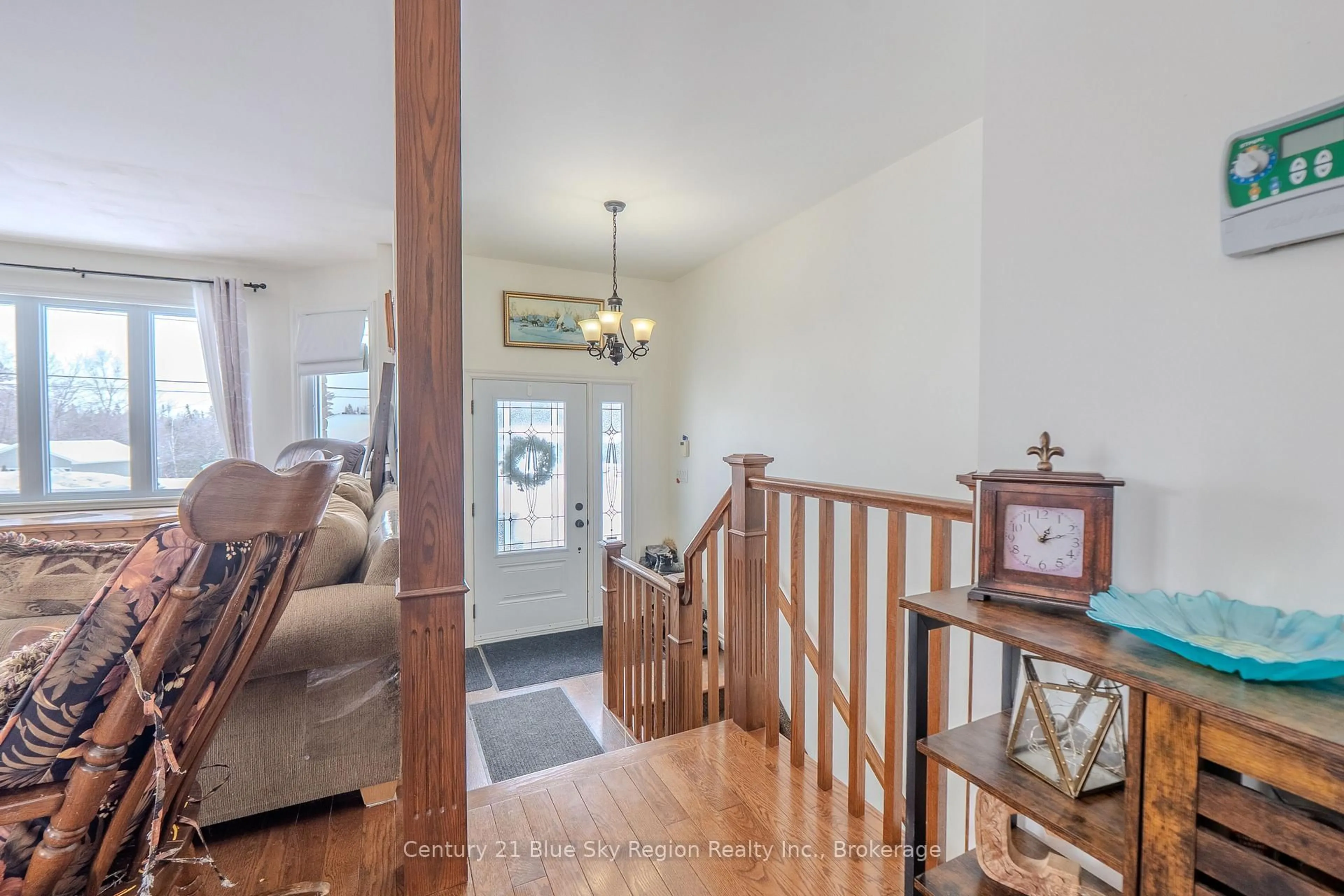 Indoor entryway for 166 Carmichael Dr, North Bay Ontario P1B 8G2