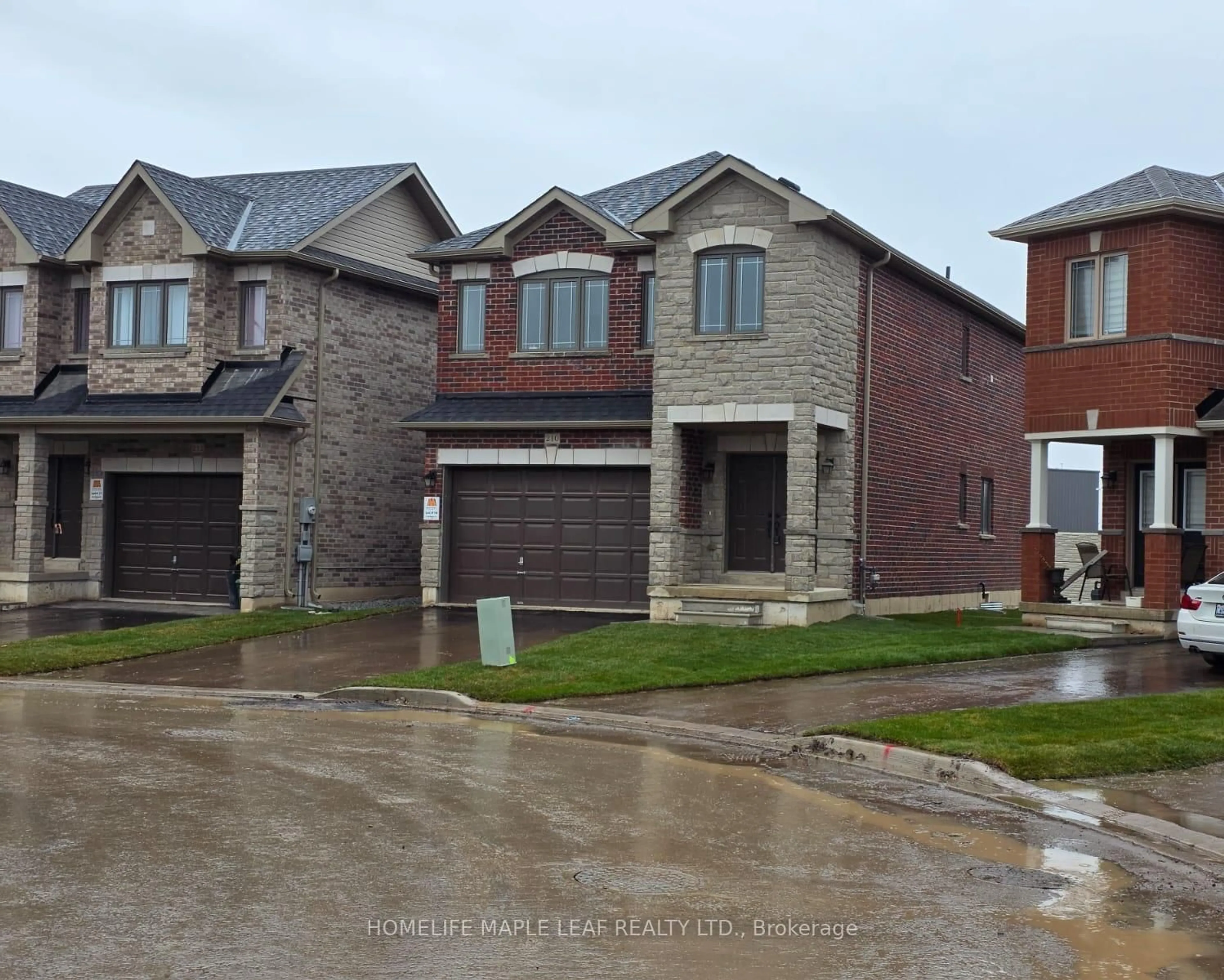 Home with brick exterior material, street for 210 Palace St, Thorold Ontario L2V 3P4