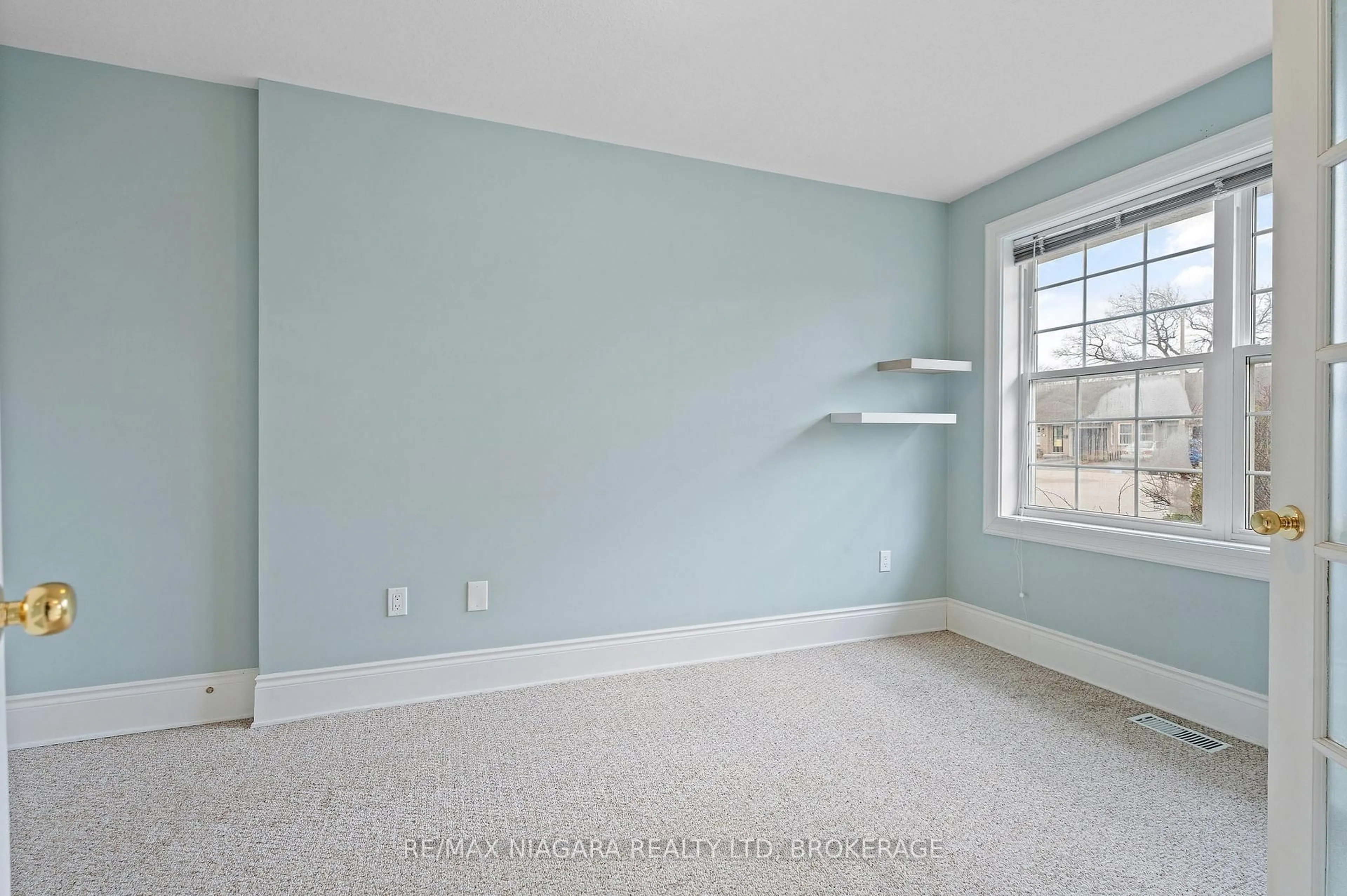 A pic of a room for 6191 Shane Cres, Niagara Falls Ontario L2J 4K9