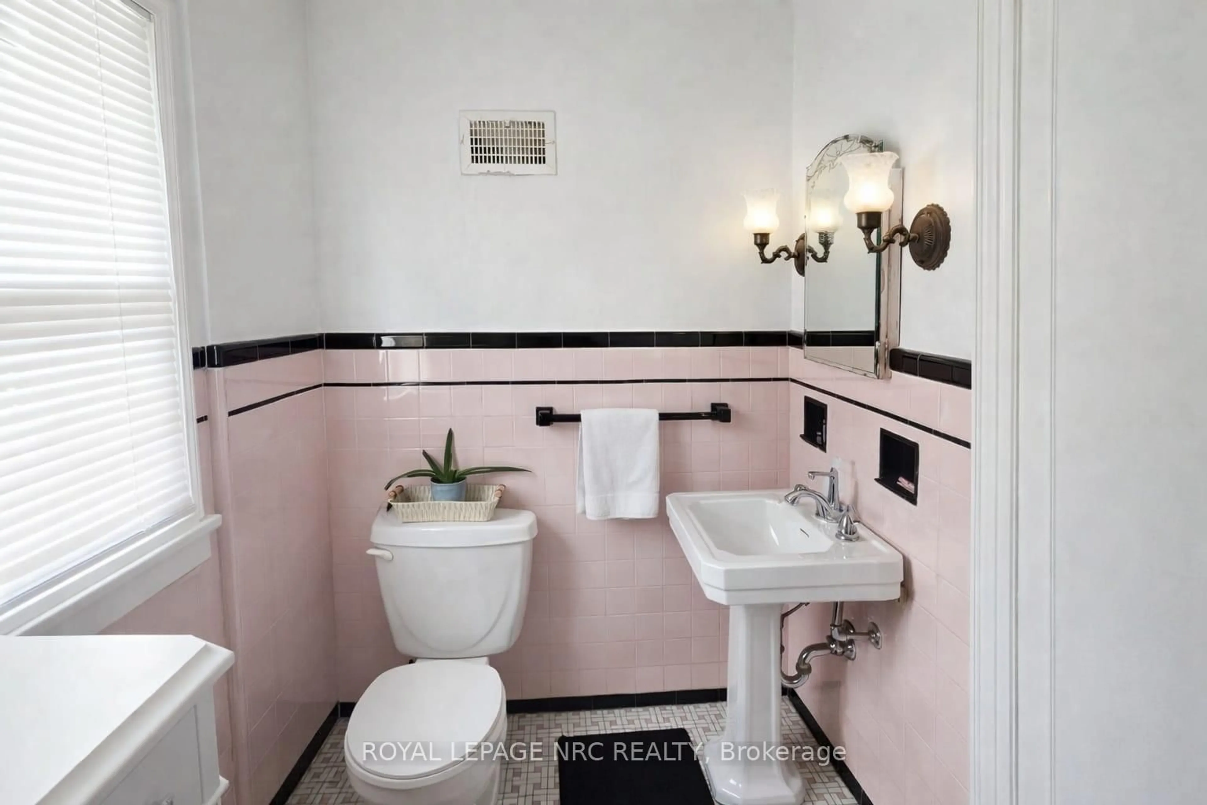 Standard bathroom, ceramic/tile floor for 19 Lakeshore Rd, Port Colborne Ontario L3K 2S2