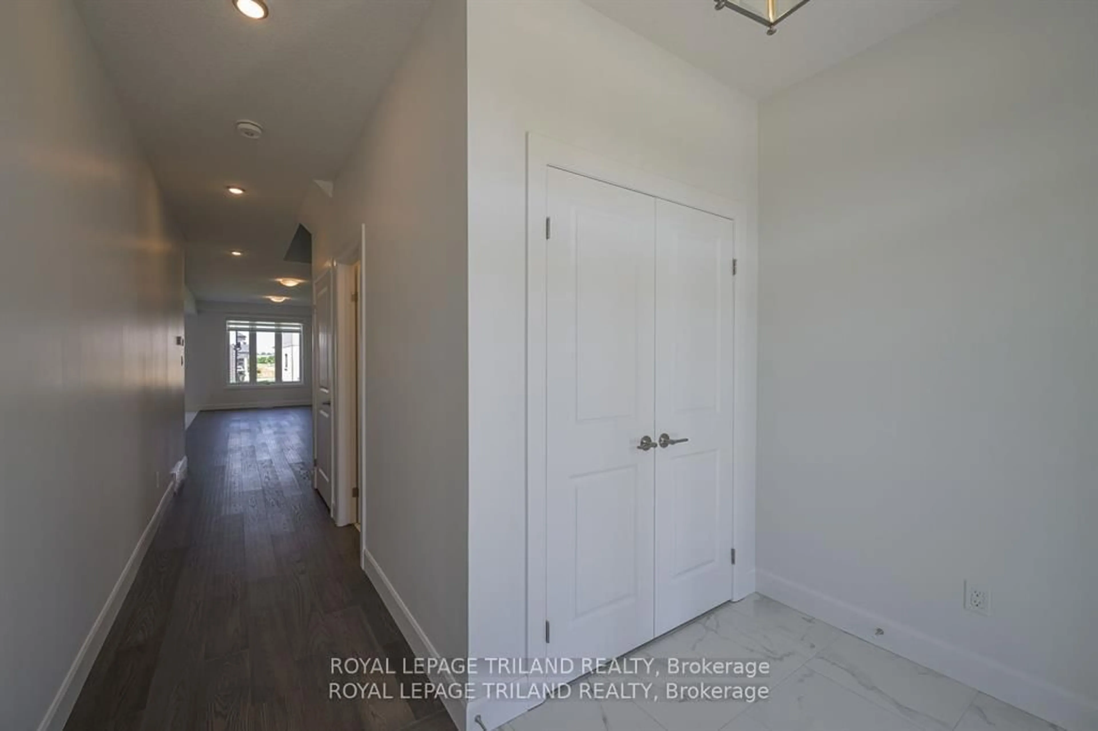 Indoor entryway for 3837 AUCKLAND Ave, London South Ontario N6L 0J2