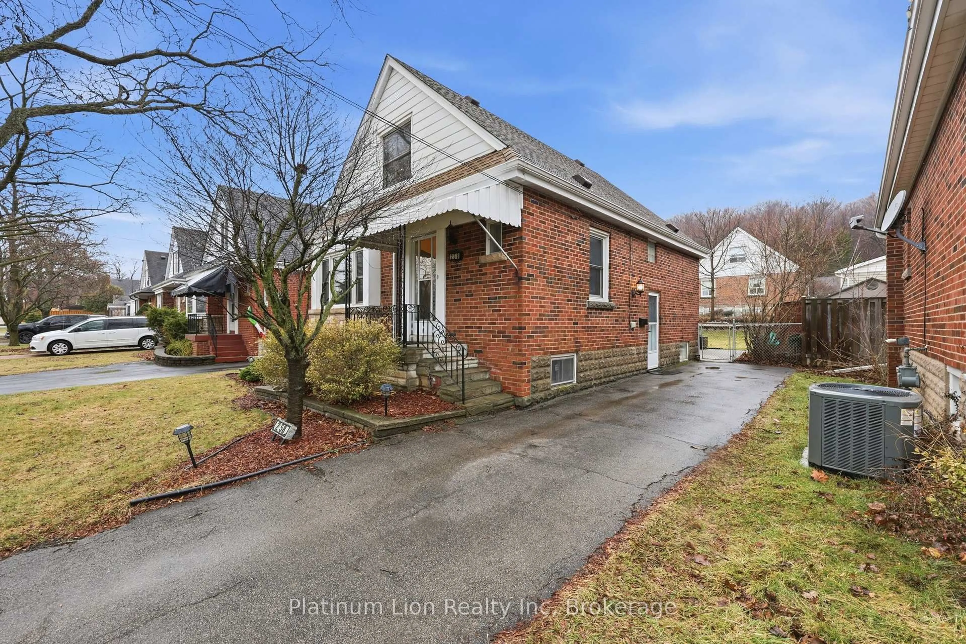 Home with brick exterior material, street for 258 Cloverdale Ave, Hamilton Ontario L8K 4M6