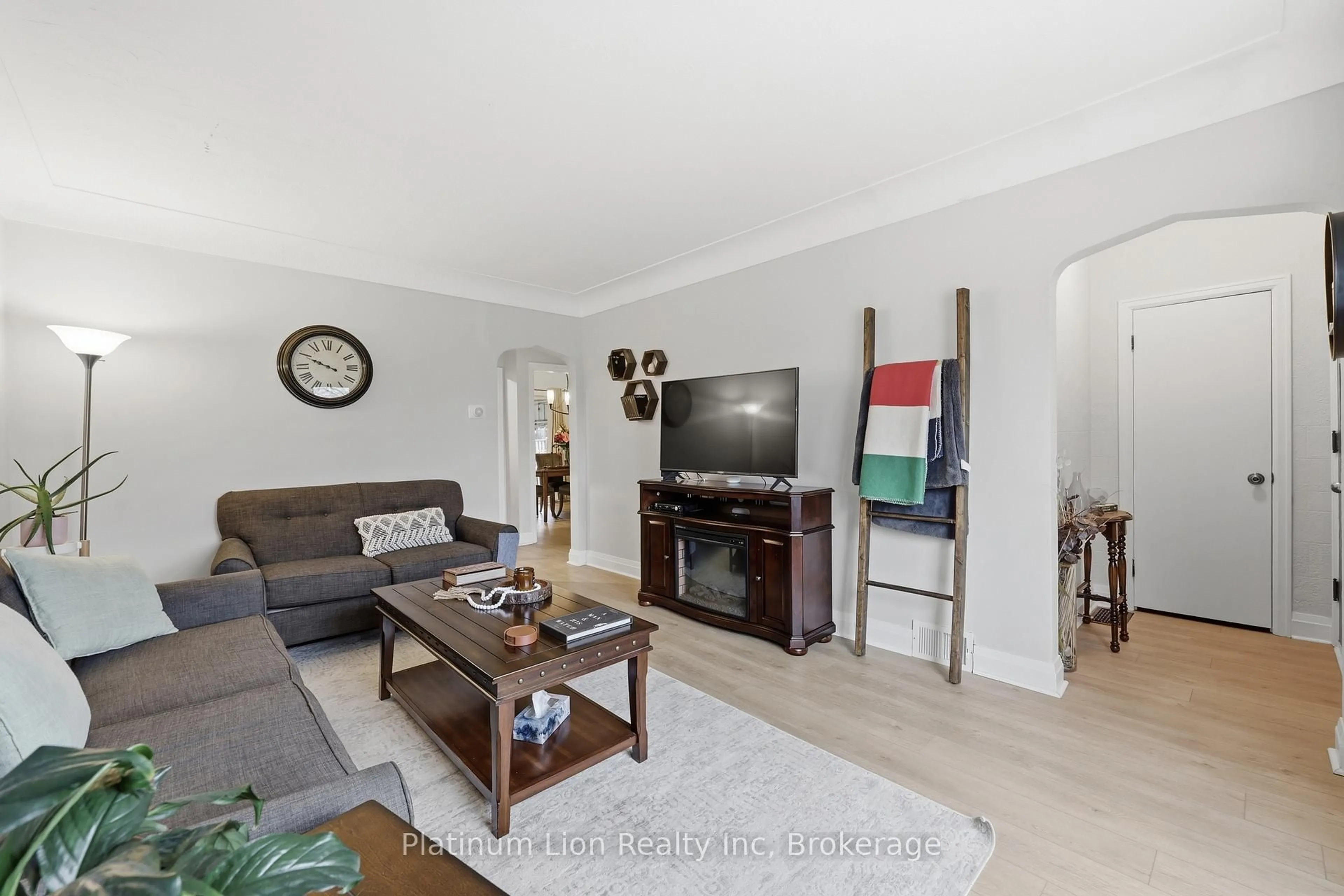 Living room with furniture, wood/laminate floor for 258 Cloverdale Ave, Hamilton Ontario L8K 4M6