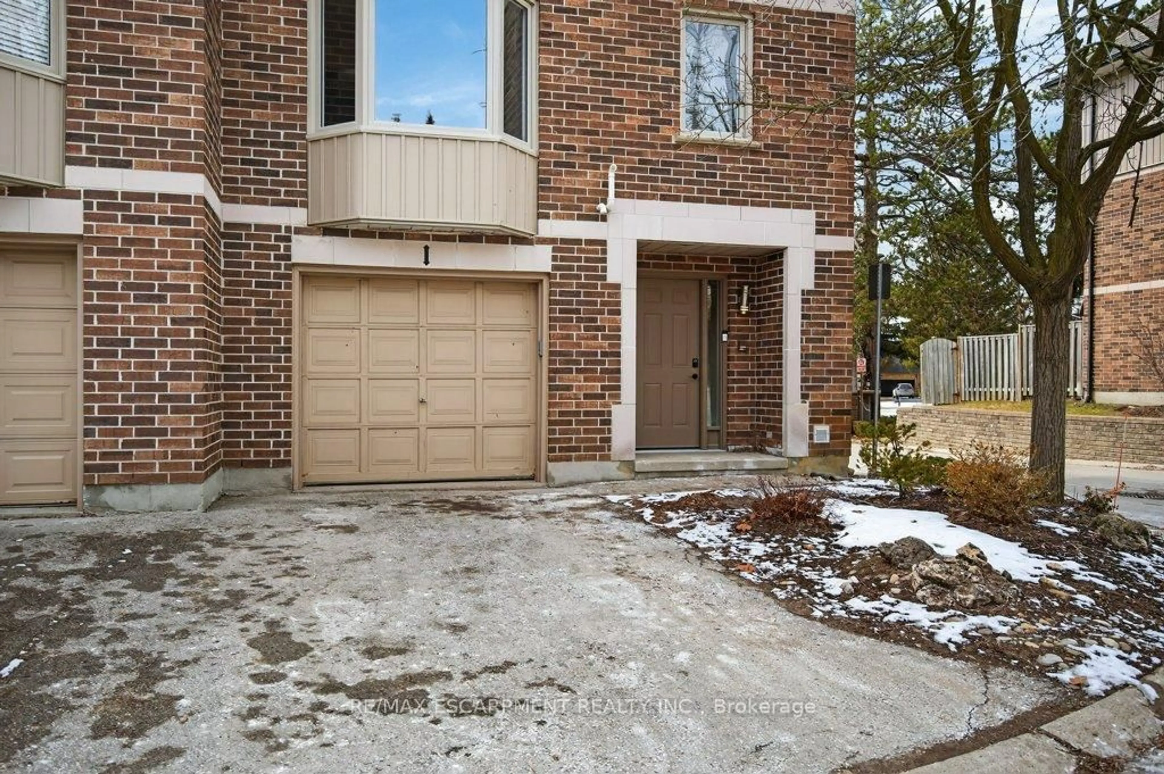 Home with brick exterior material, street for 1548 Richmond St #1, London North Ontario N6G 4W7