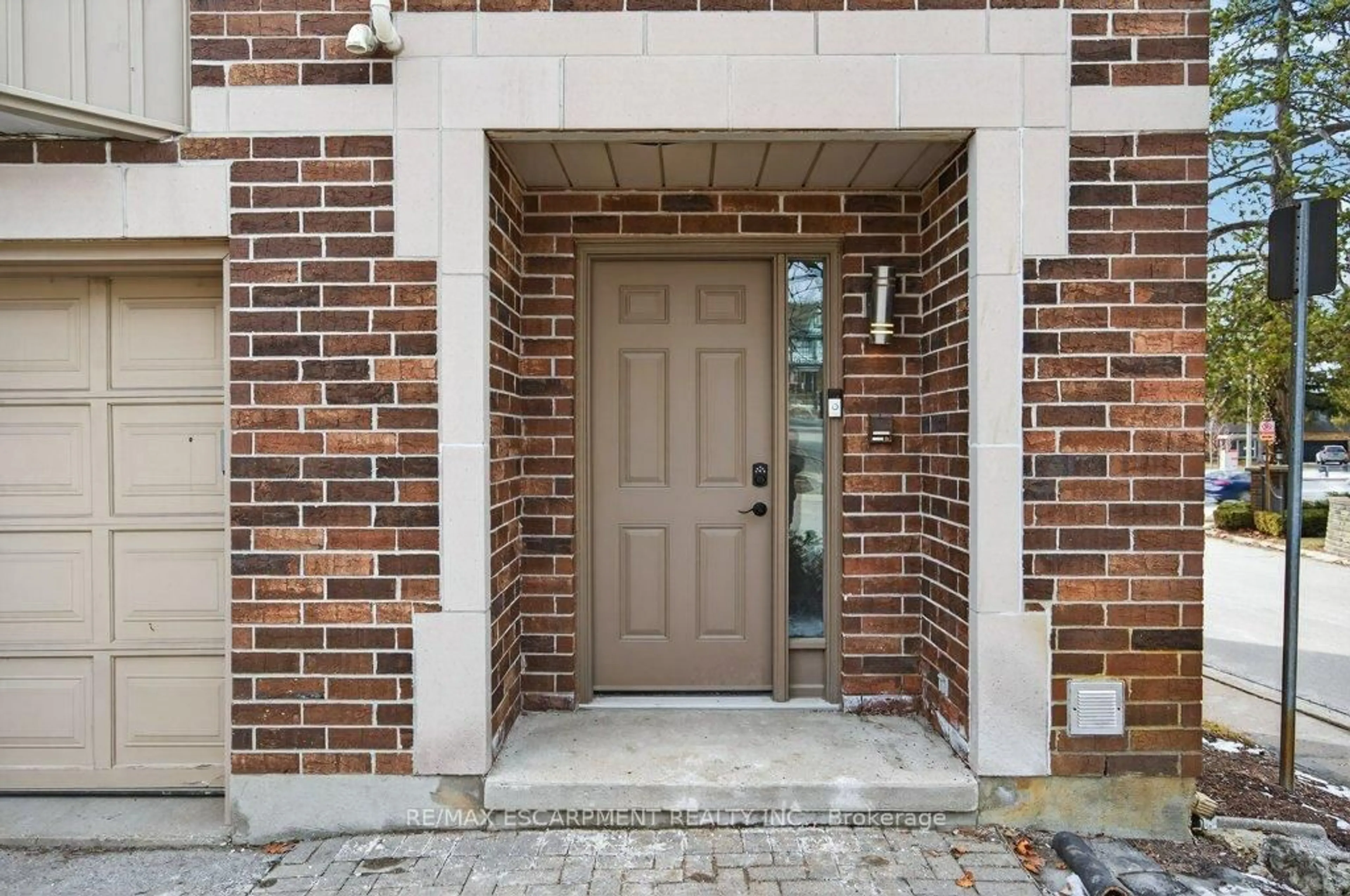 Home with brick exterior material, street for 1548 Richmond St #1, London North Ontario N6G 4W7