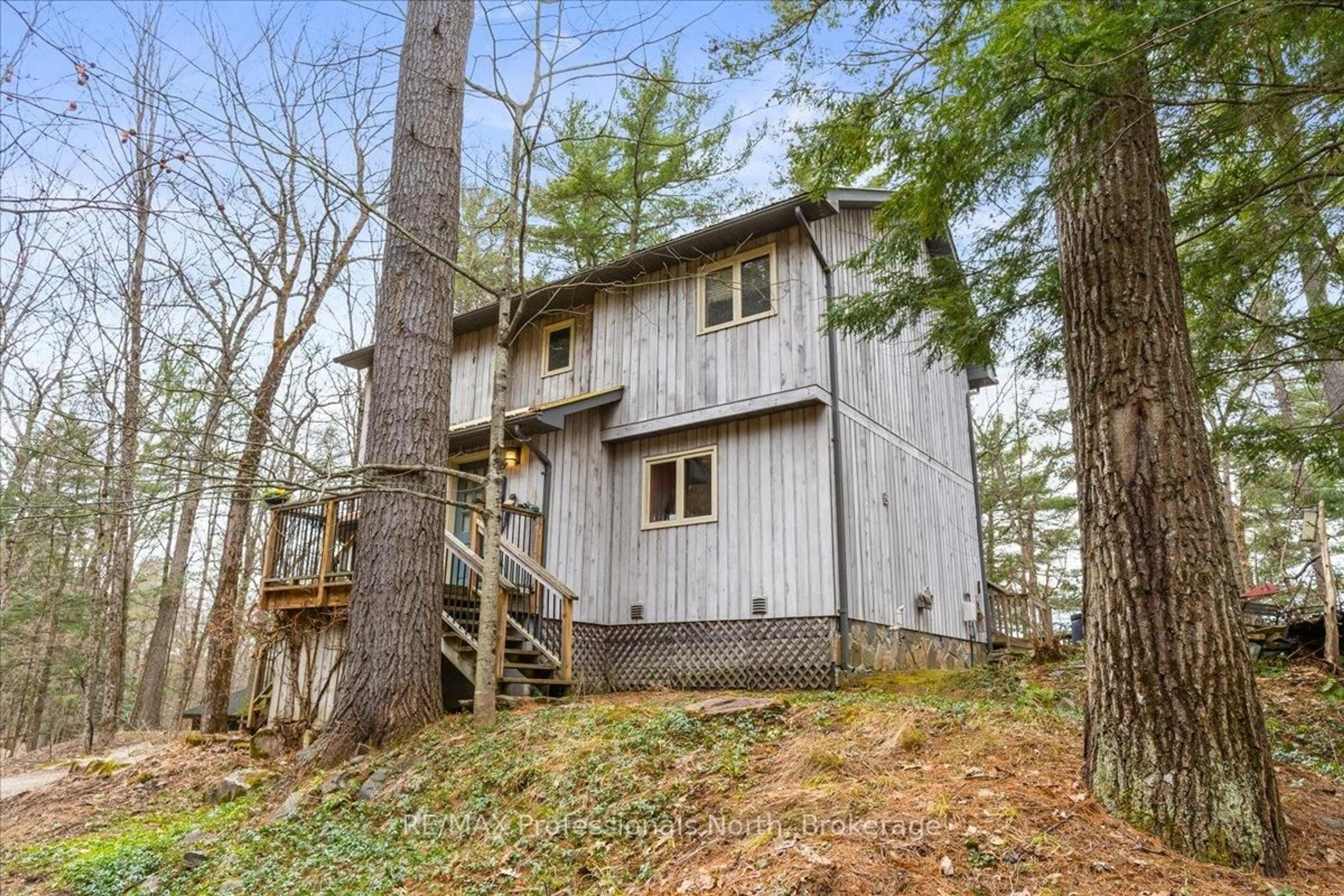 Unknown for 1032 PARALLEL FALLS Lane, Minden Hills Ontario K0M 2K0