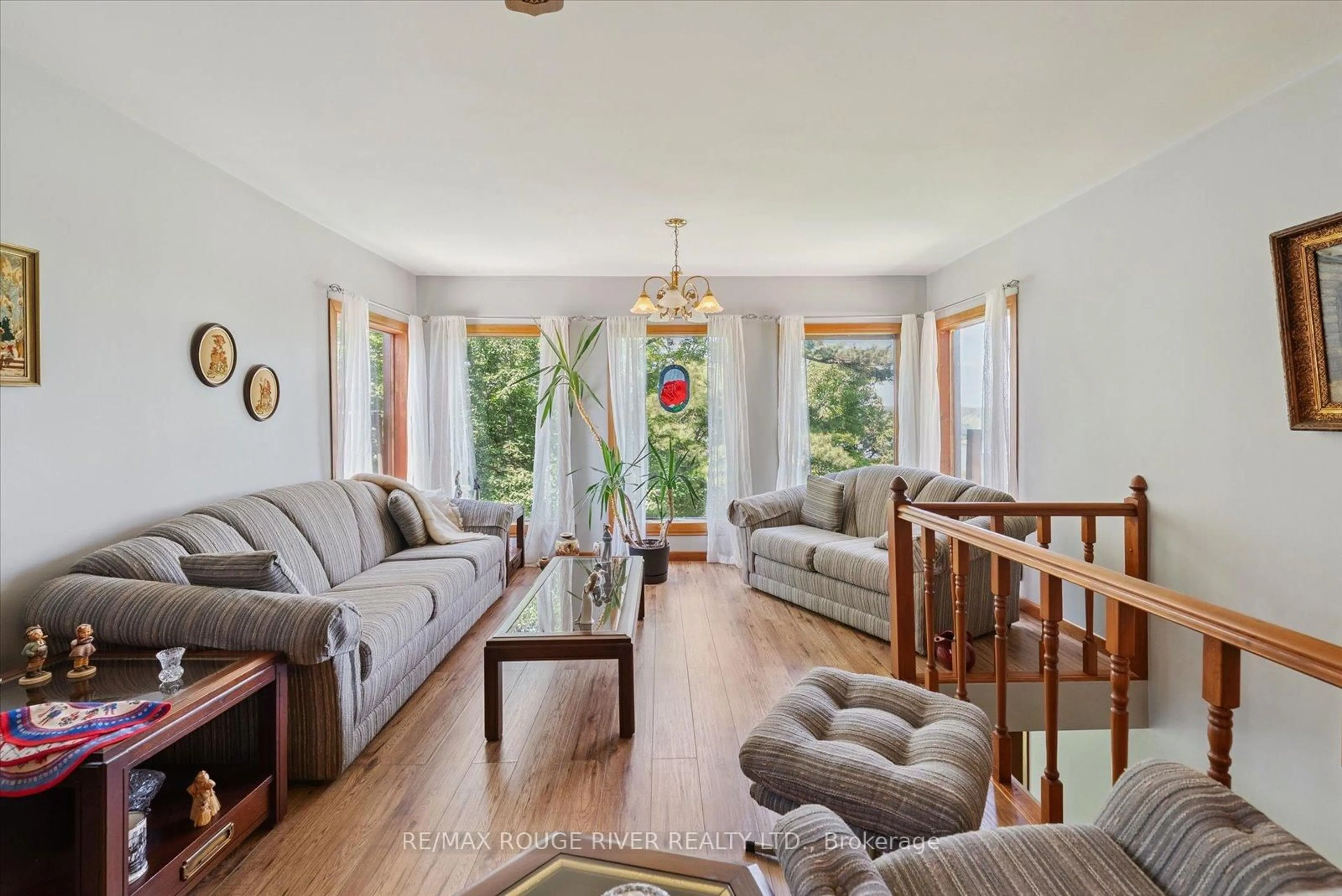 Living room with furniture, unknown for 739 Marble Point Rd, Limoges Ontario K0K 2M0