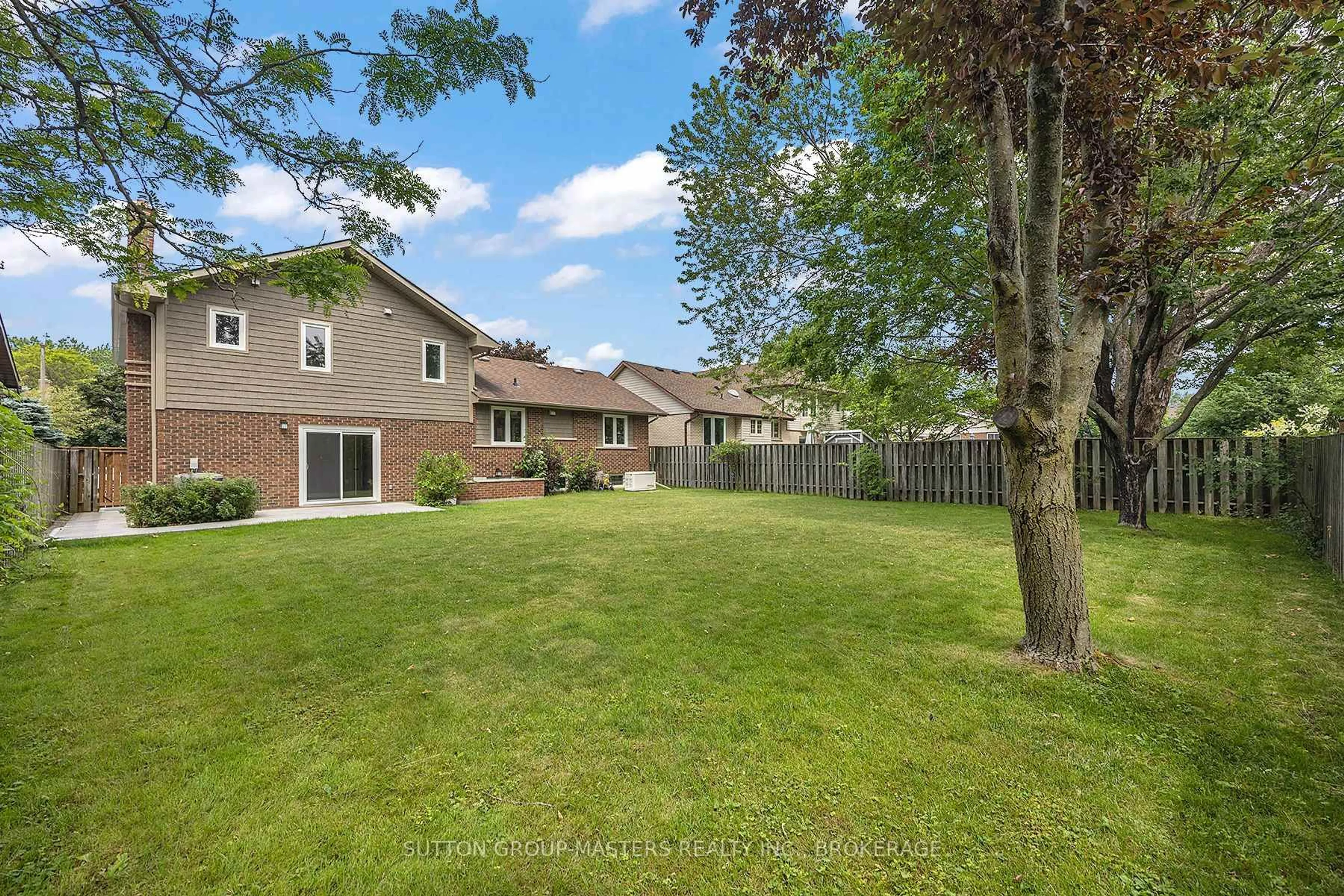 A pic from outside/outdoor area/front of a property/back of a property/a pic from drone, unknown for 175 COUNTRY CLUB Dr, Kingston Ontario K7M 7G8