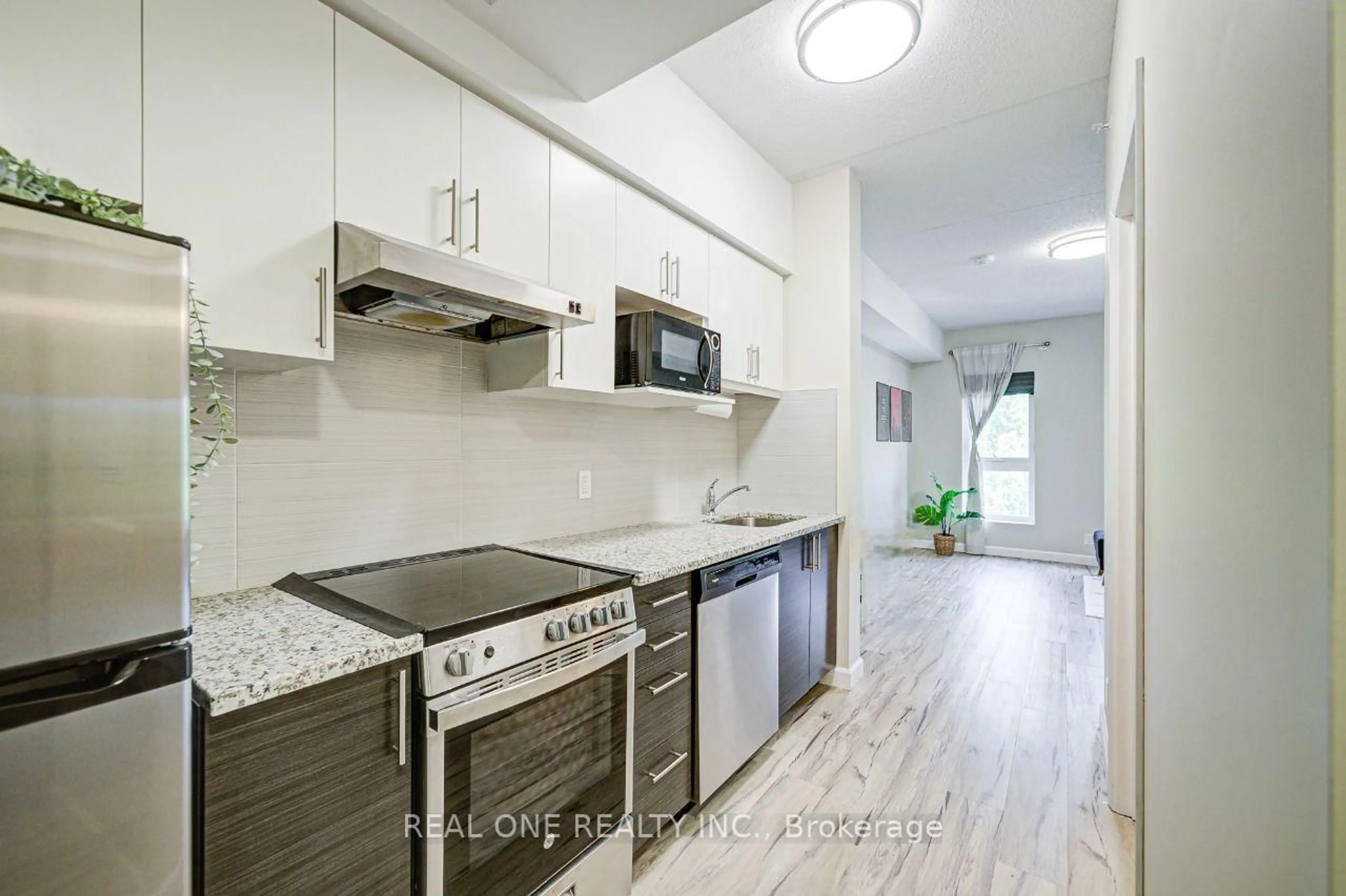 Standard kitchen, unknown for 77 Leland St #423, Hamilton Ontario L8S 3A1