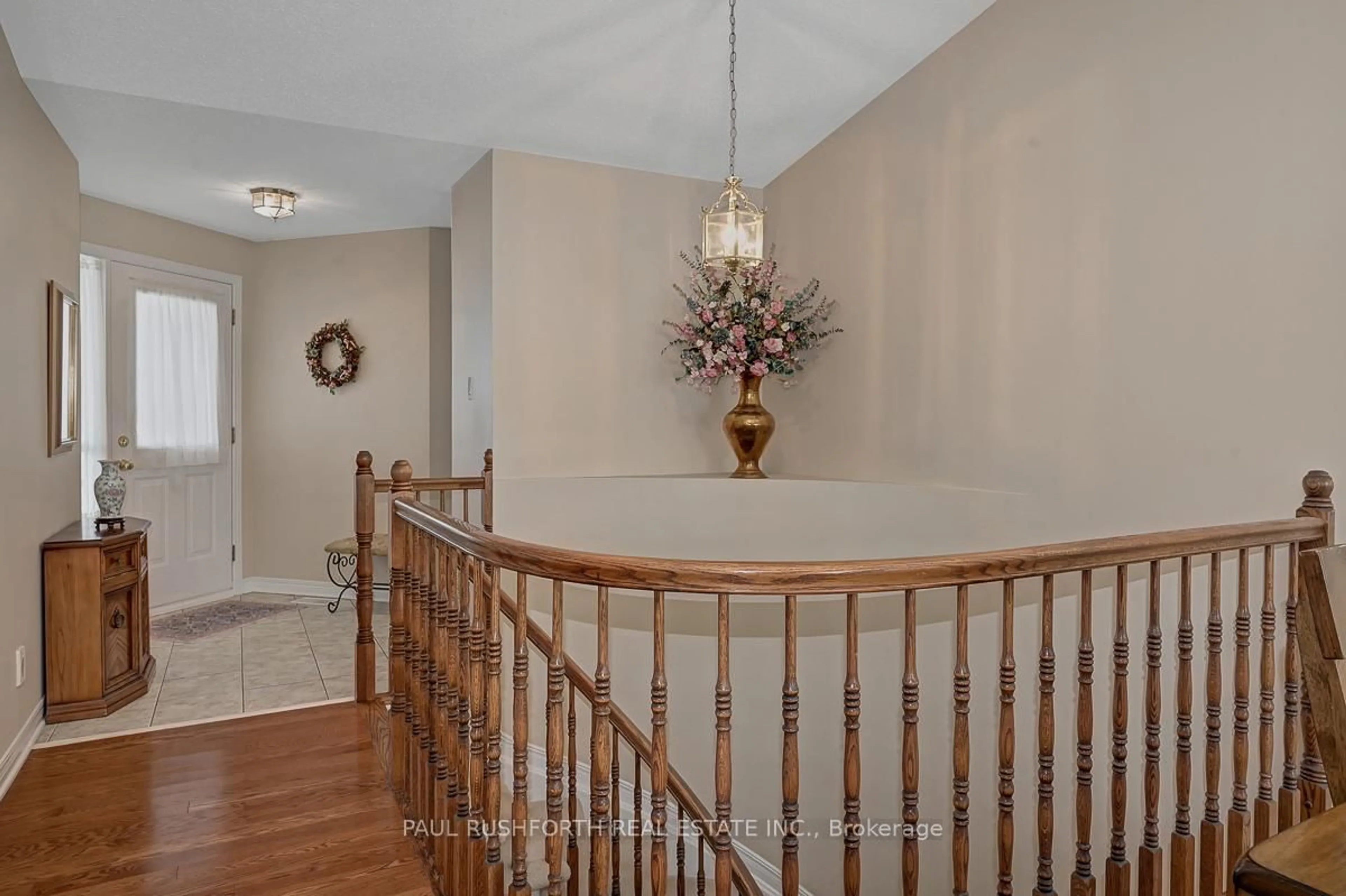 Indoor foyer for 47 Peregrine Cres, Kanata Ontario K2M 2T2