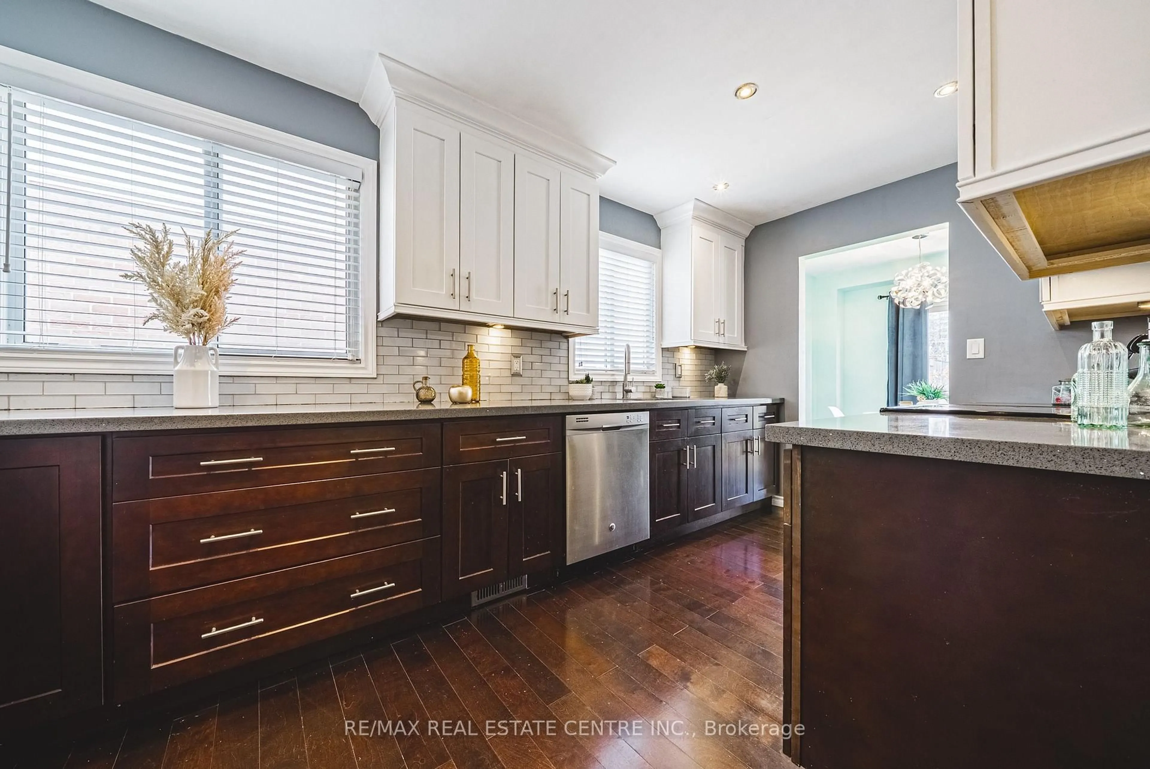 Open concept kitchen, unknown for 5 michelle Crt, Kitchener Ontario N2N 3K8