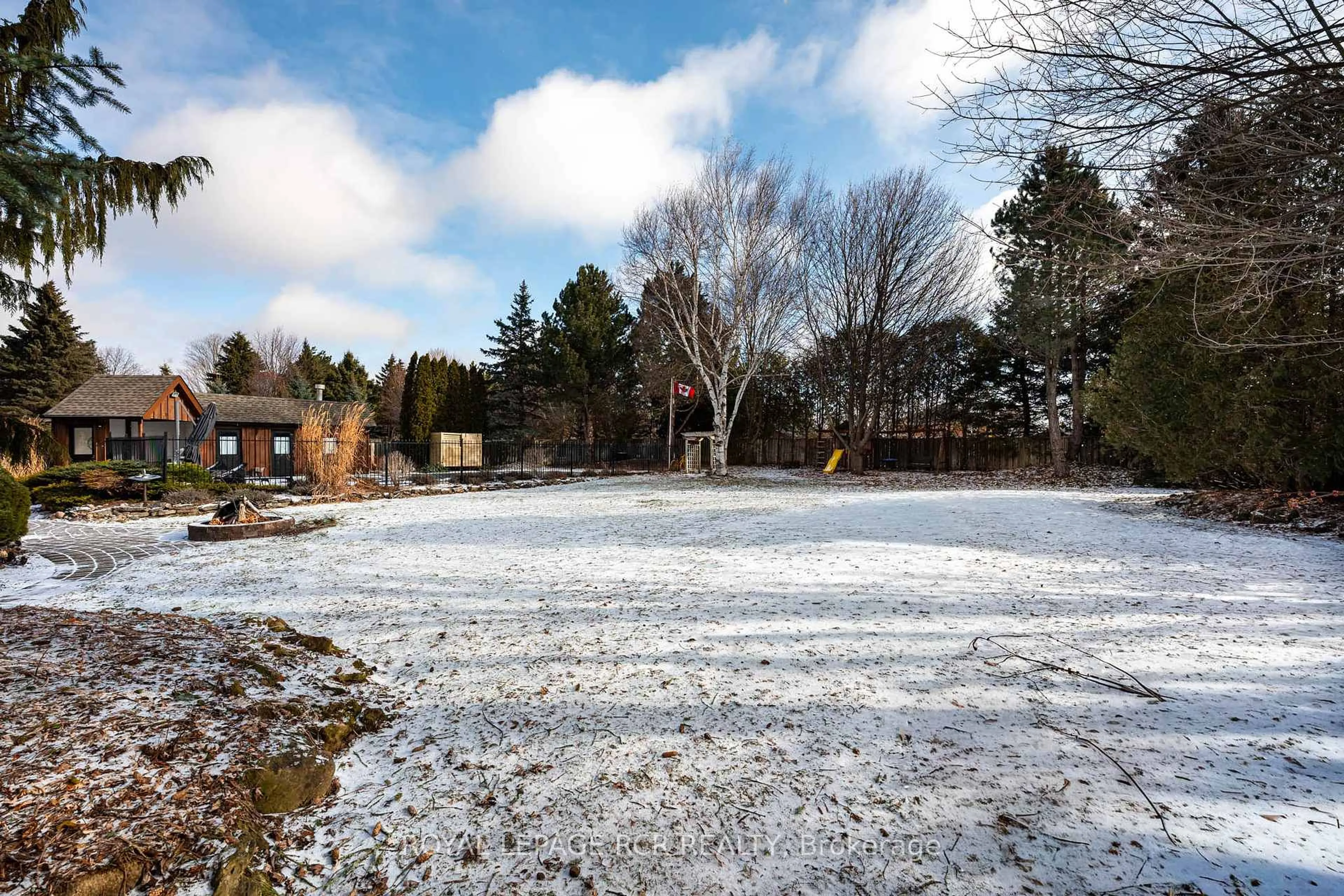 A pic from outside/outdoor area/front of a property/back of a property/a pic from drone, unknown for 65 Hawthorne Rd, Mono Ontario L9W 6G7