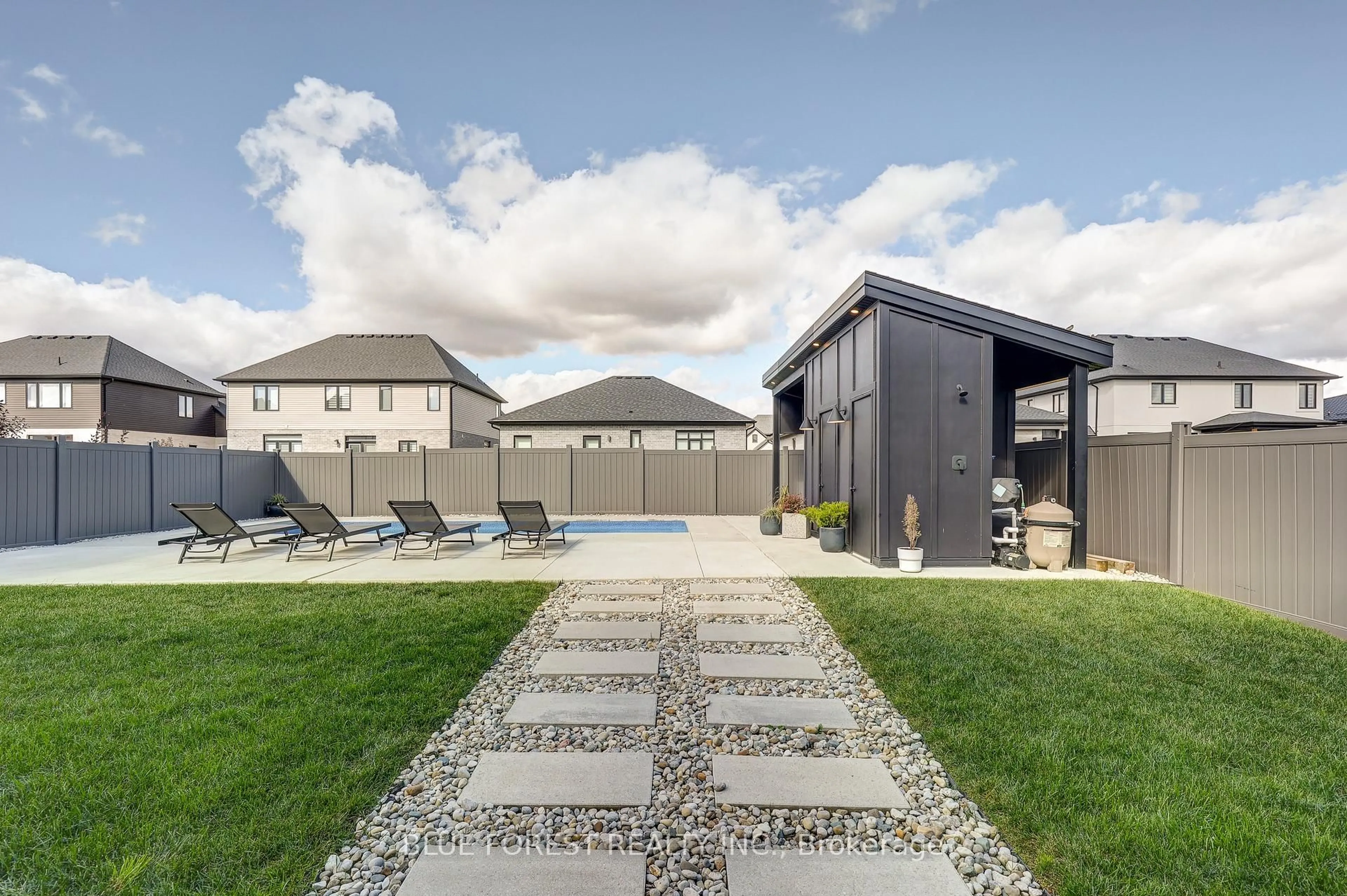 Patio, street for 6320 Brash Dr, London South Ontario N6P 0H2