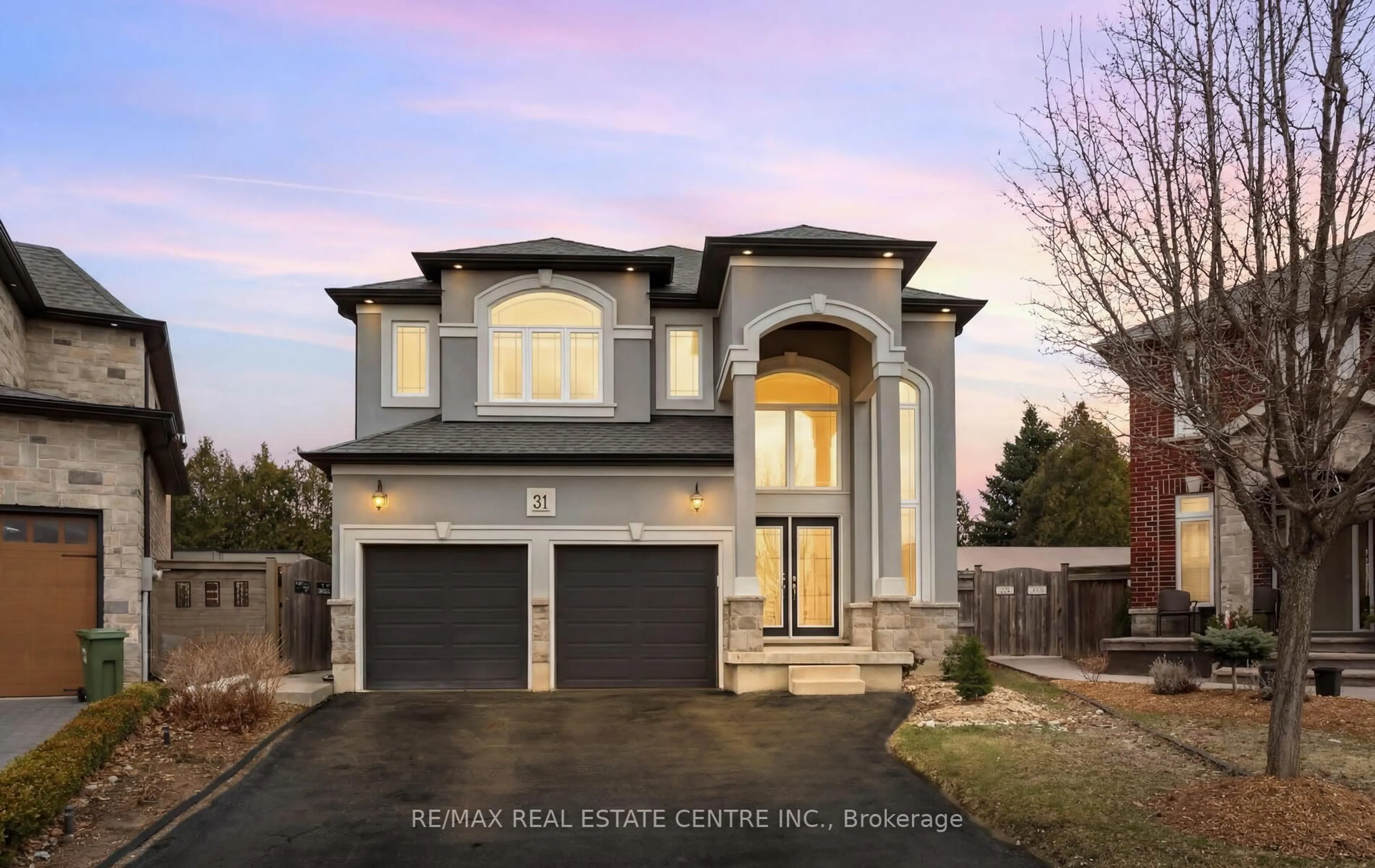 Home with vinyl exterior material, street for 31 Rianna Crt, Hamilton Ontario L9B 0G3