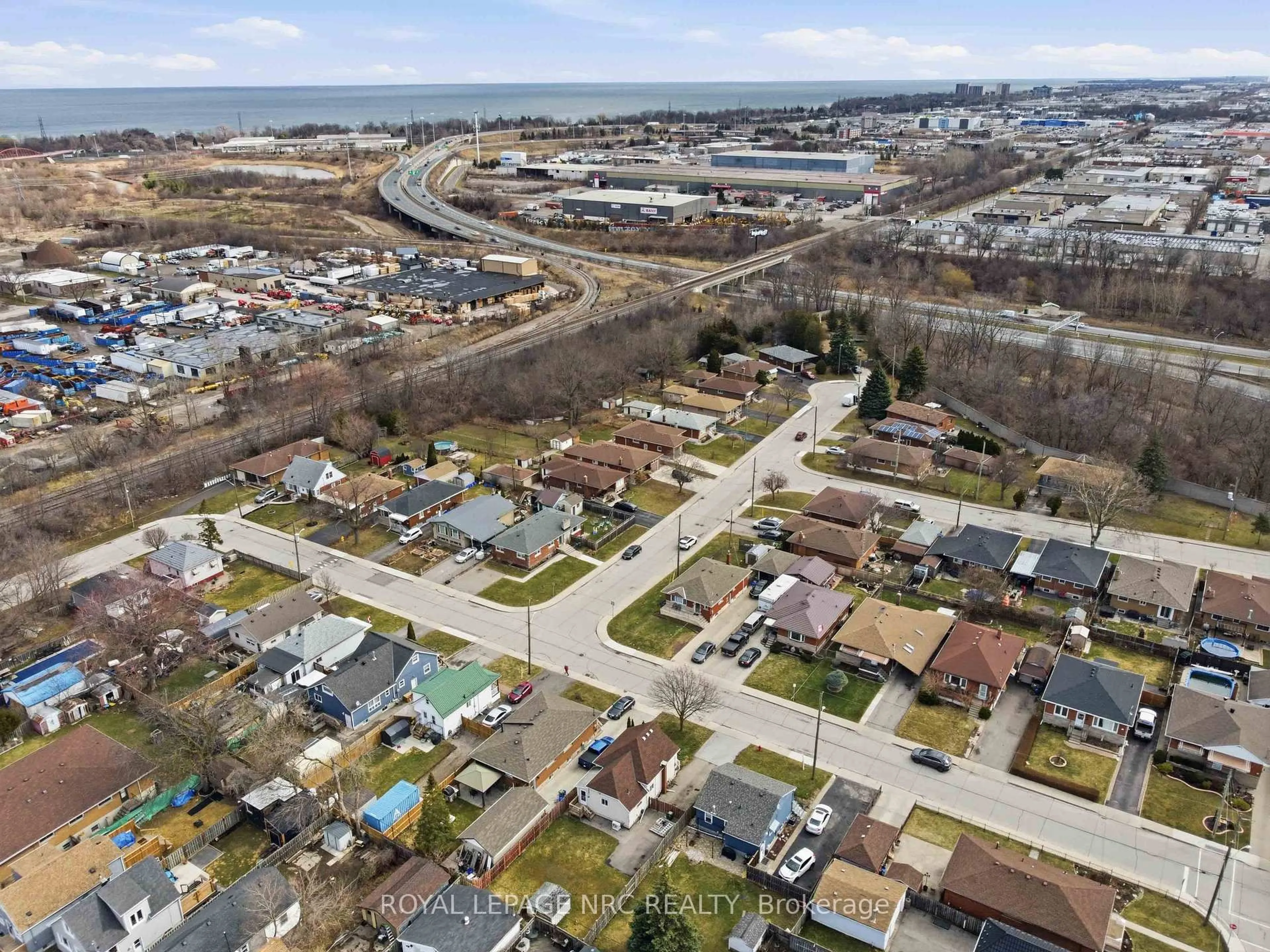 A pic from outside/outdoor area/front of a property/back of a property/a pic from drone, street for 421 Talbot St, Hamilton Ontario L8H 6T6
