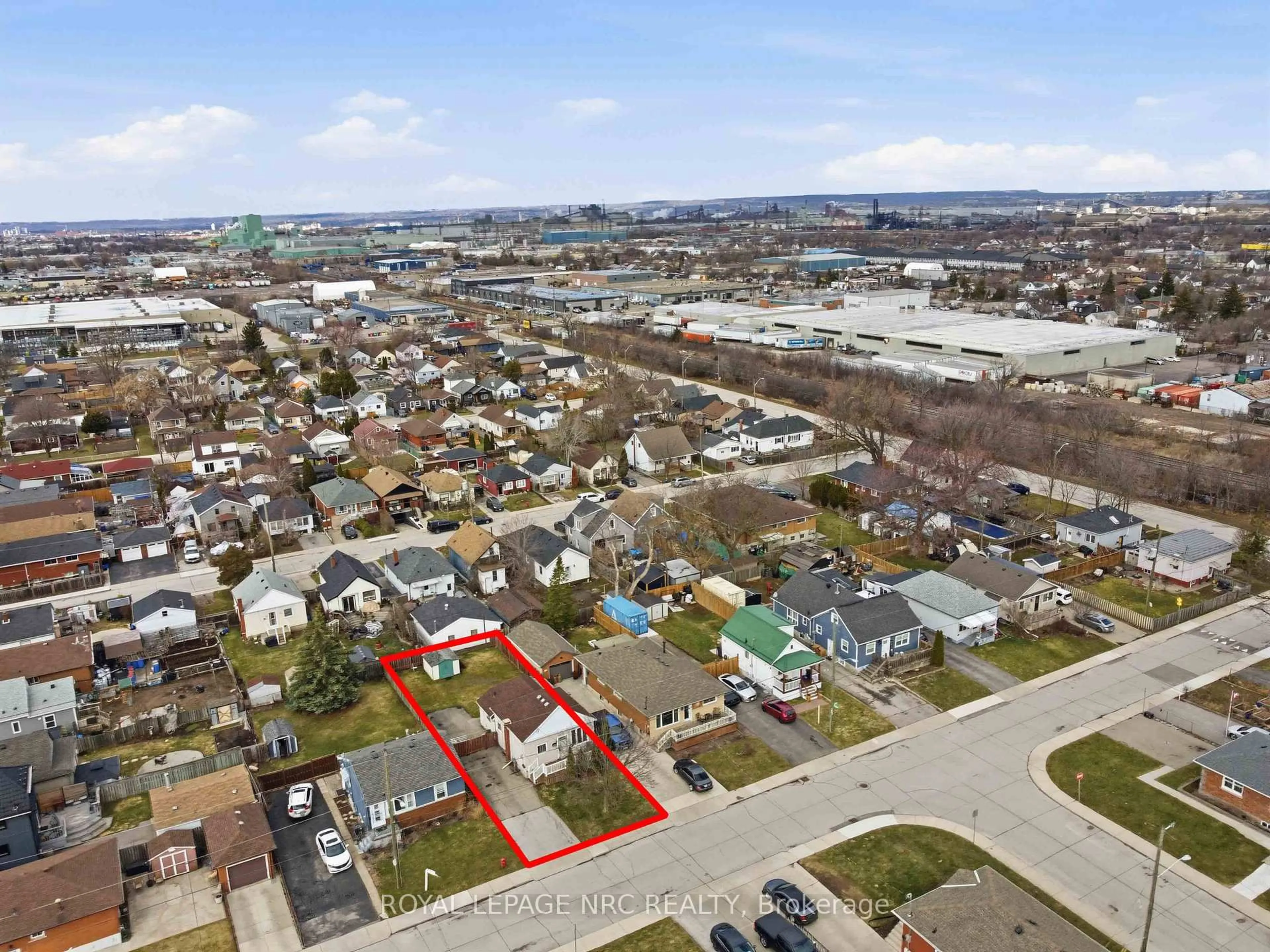 A pic from outside/outdoor area/front of a property/back of a property/a pic from drone, street for 421 Talbot St, Hamilton Ontario L8H 6T6